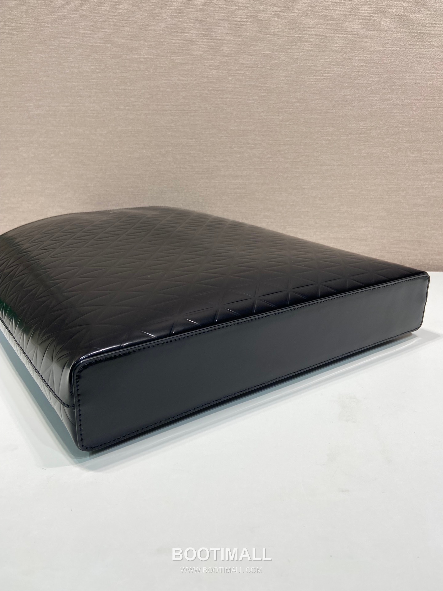 Prada Embossed Leather Vertical Tote Bag with Web Handle and Strap Detail 프라다 엠보스 가죽 버티컬 웹 핸들 토트백 2VG113 36cm 7