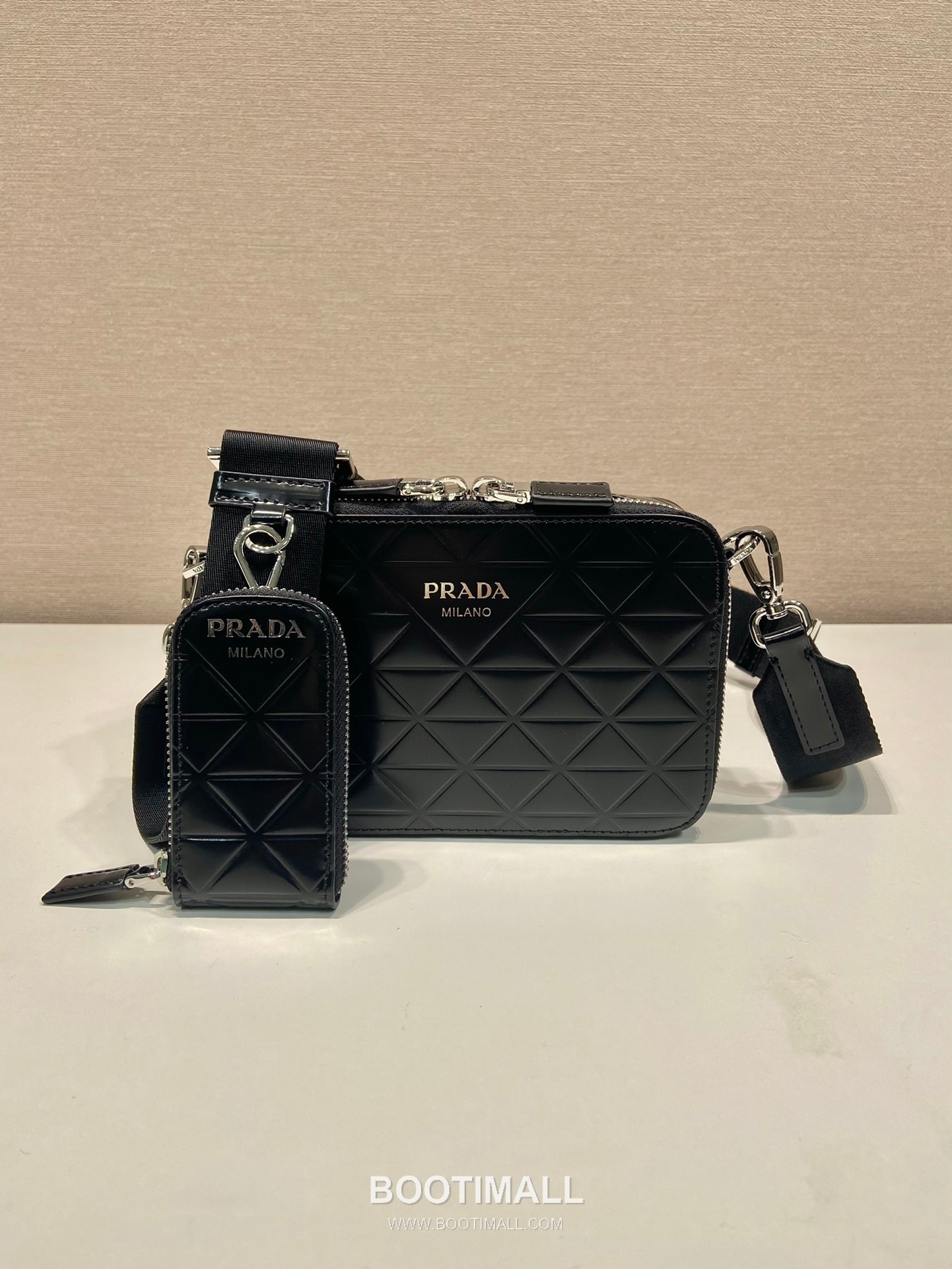 Prada Embossed Leather Vertical Tote Bag with Web Handle and Strap Detail 프라다 엠보스 가죽 버티컬 웹 핸들 토트백 2VG113 36cm 11