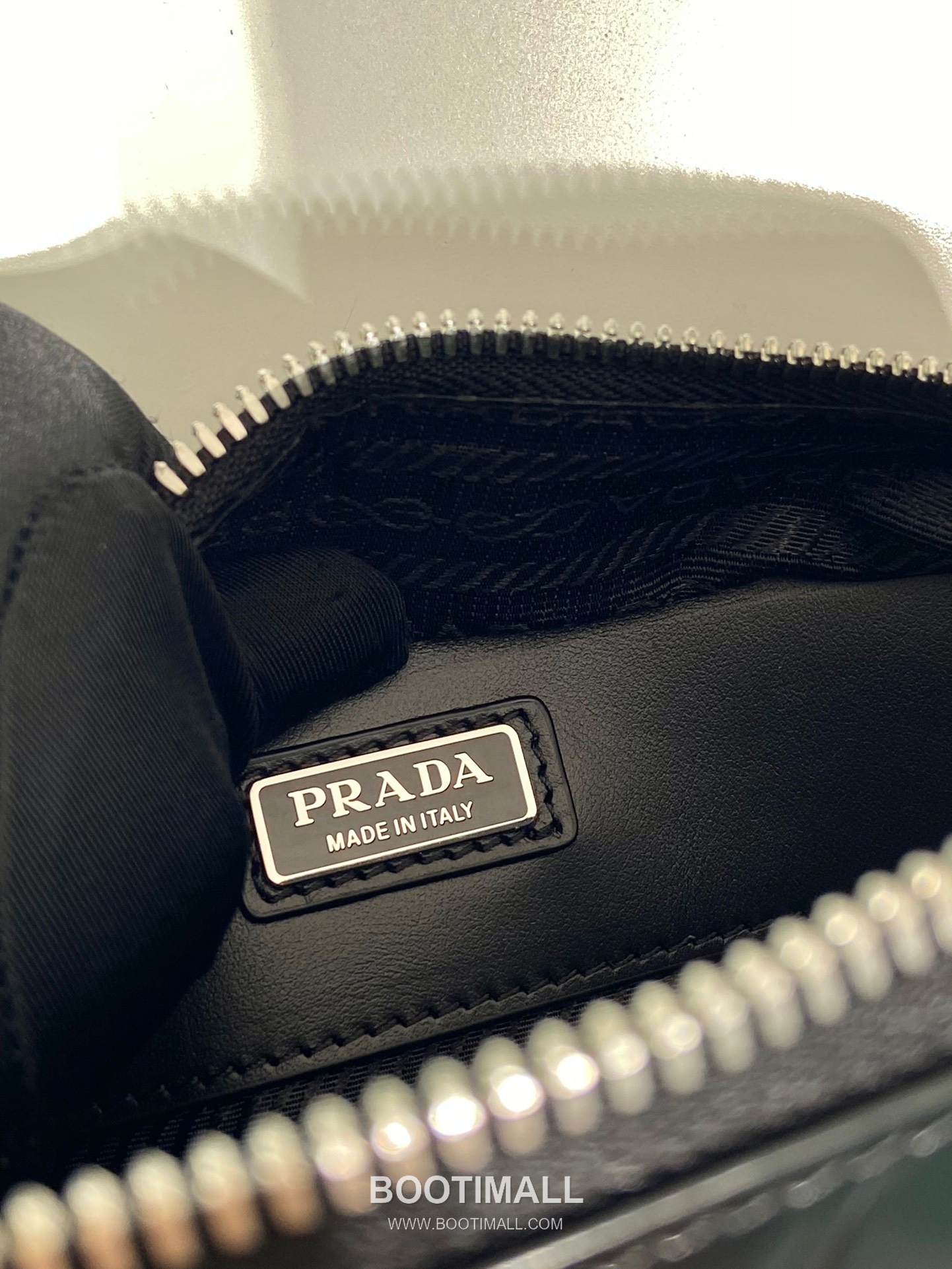 Prada Embossed Leather Vertical Tote Bag with Web Handle and Strap Detail 프라다 엠보스 가죽 버티컬 웹 핸들 토트백 2VG113 36cm 19