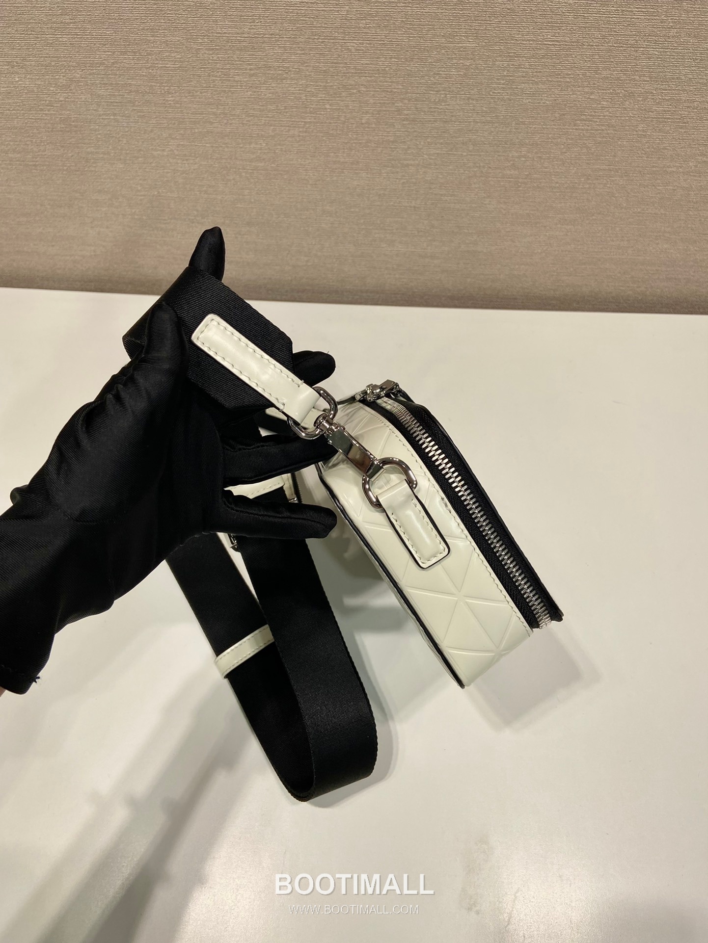 Prada Brique Embossed Leather Camera Bag with Nylon Strap and Mini Pouch 프라다 브리크 엠보스 가죽 나일론 스트랩 카메라백 2VH070 19cm 4