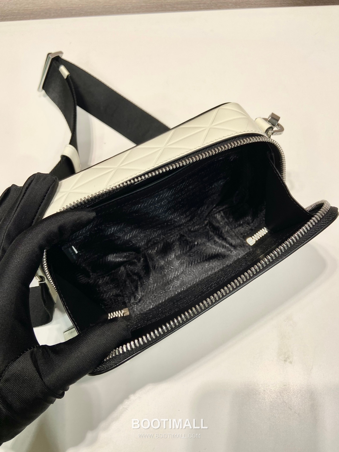 Prada Brique Embossed Leather Camera Bag with Nylon Strap and Mini Pouch 프라다 브리크 엠보스 가죽 나일론 스트랩 카메라백 2VH070 19cm 8