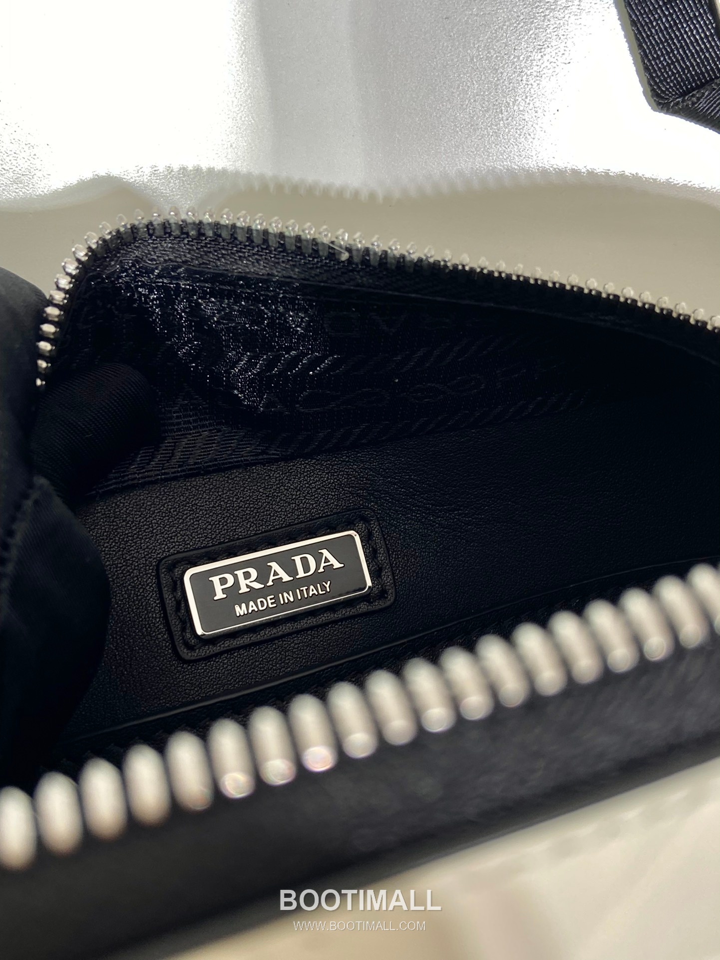 Prada Brique Embossed Leather Camera Bag with Nylon Strap and Mini Pouch 프라다 브리크 엠보스 가죽 나일론 스트랩 카메라백 2VH070 19cm 9