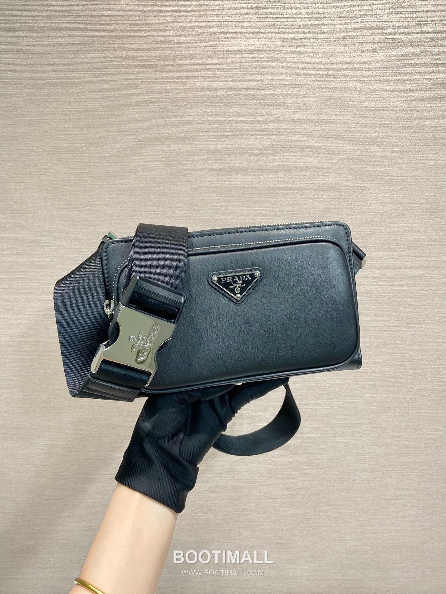 Prada Calfskin Leather Belt Bag with Zip Pocket and Adjustable Strap 프라다 카프스킨 가죽 지퍼 포켓 스트랩 벨트백 2VH156 21cm 1