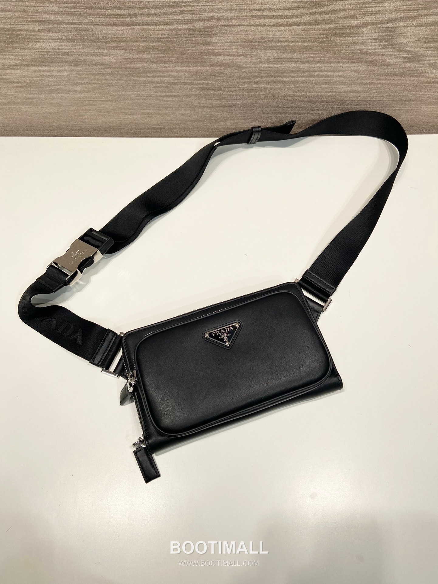 Prada Calfskin Leather Belt Bag with Zip Pocket and Adjustable Strap 프라다 카프스킨 가죽 지퍼 포켓 스트랩 벨트백 2VH156 21cm 3