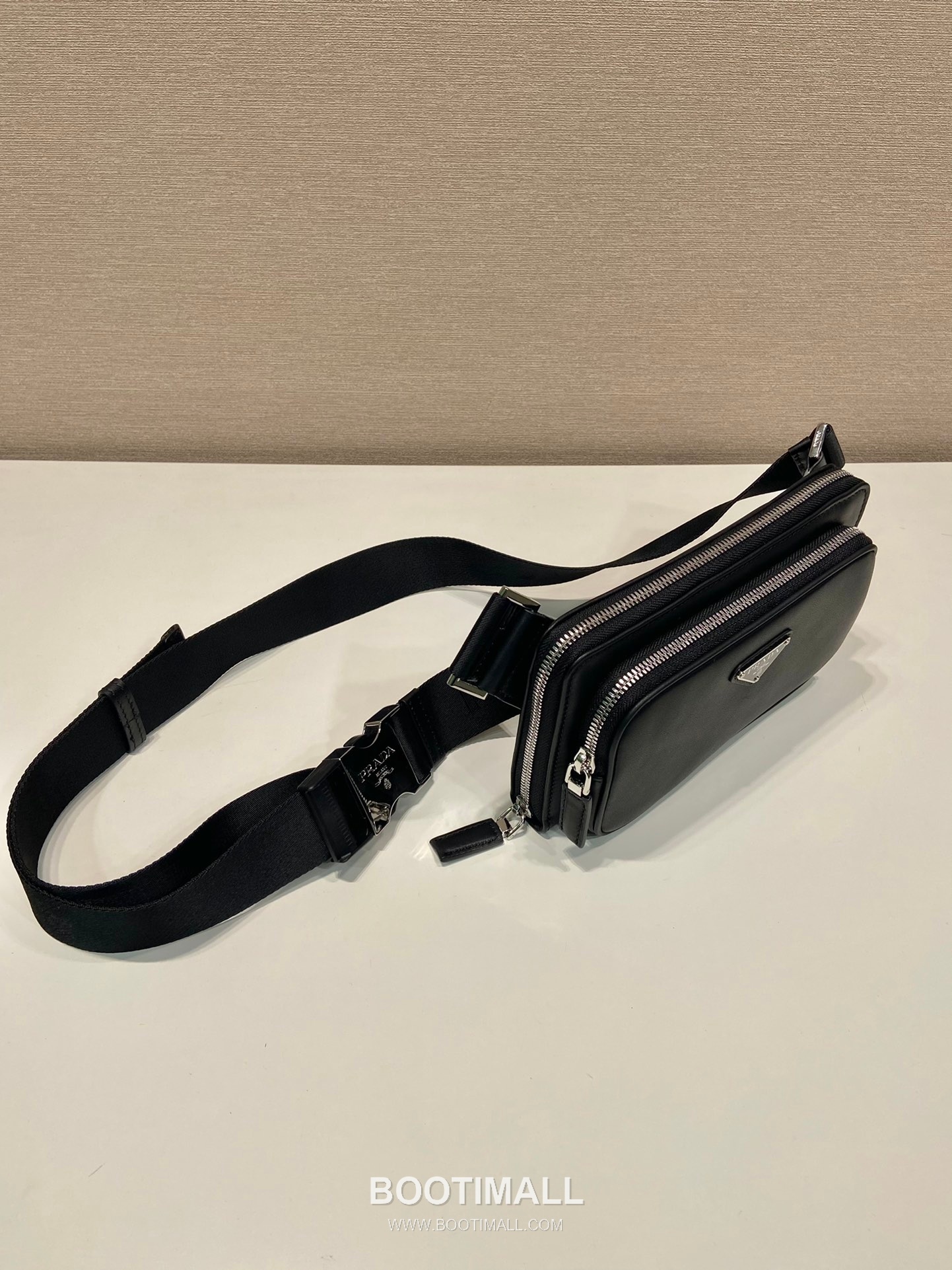 Prada Calfskin Leather Belt Bag with Zip Pocket and Adjustable Strap 프라다 카프스킨 가죽 지퍼 포켓 스트랩 벨트백 2VH156 21cm 4