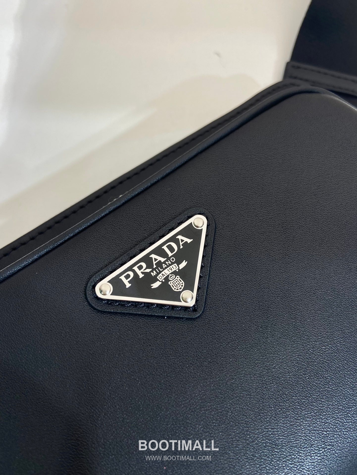 Prada Calfskin Leather Belt Bag with Zip Pocket and Adjustable Strap 프라다 카프스킨 가죽 지퍼 포켓 스트랩 벨트백 2VH156 21cm 7