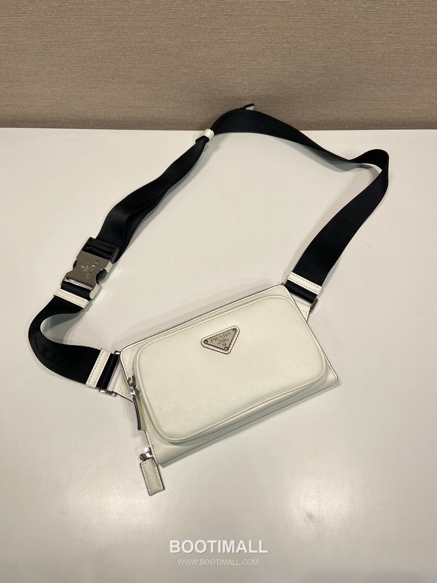 Prada Calfskin Leather Belt Bag with Zip Pocket and Adjustable Strap 프라다 카프스킨 가죽 지퍼 포켓 스트랩 벨트백 2VH156 21cm 3