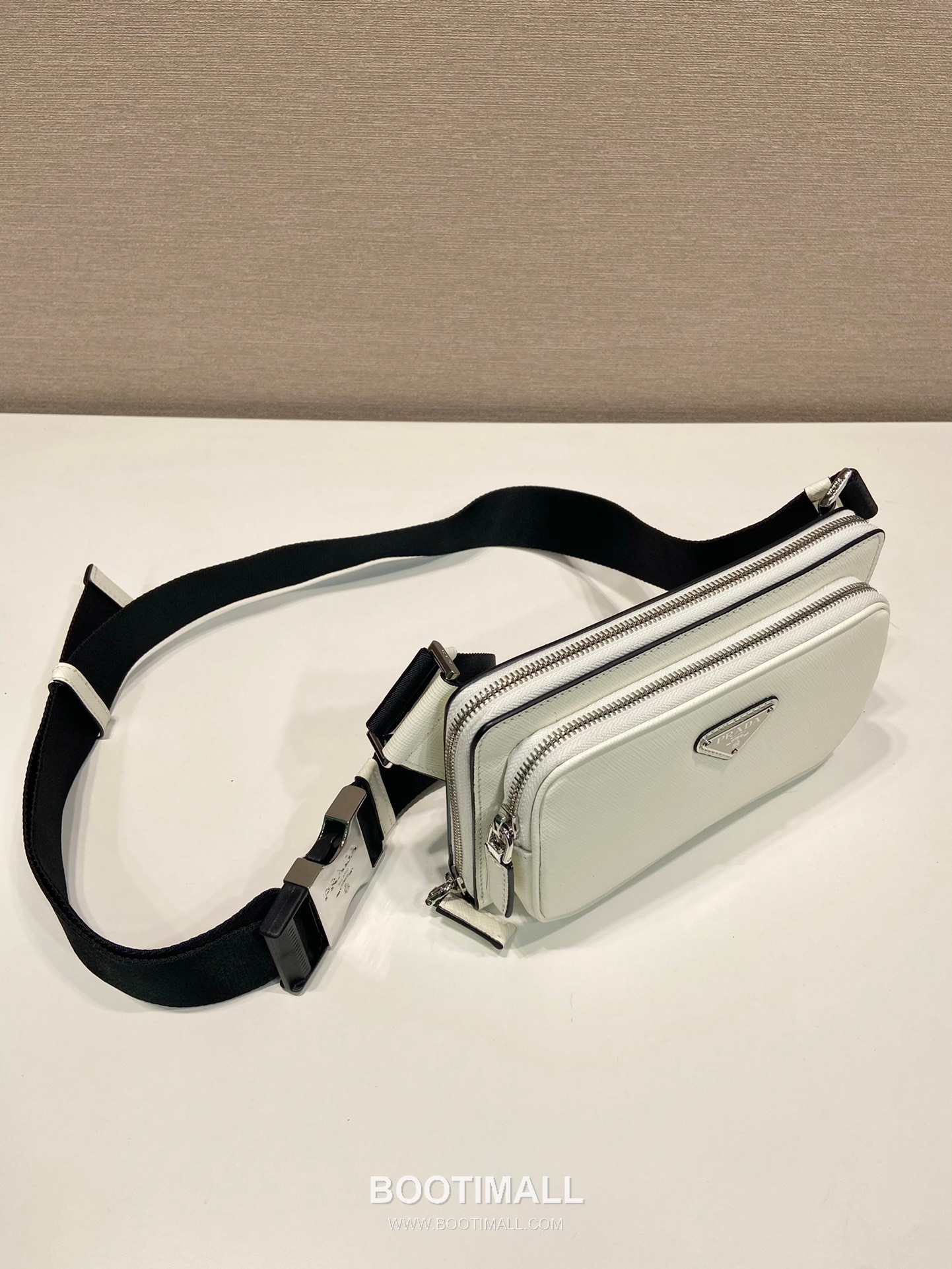 Prada Calfskin Leather Belt Bag with Zip Pocket and Adjustable Strap 프라다 카프스킨 가죽 지퍼 포켓 스트랩 벨트백 2VH156 21cm 4