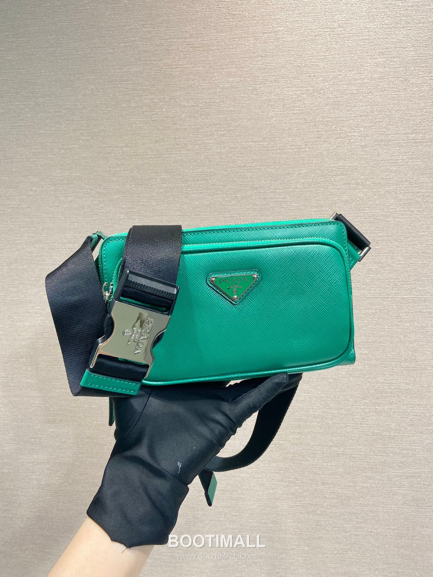 Prada Calfskin Leather Belt Bag with Zip Pocket and Adjustable Strap 프라다 카프스킨 가죽 지퍼 포켓 스트랩 벨트백 2VH156 21cm 1