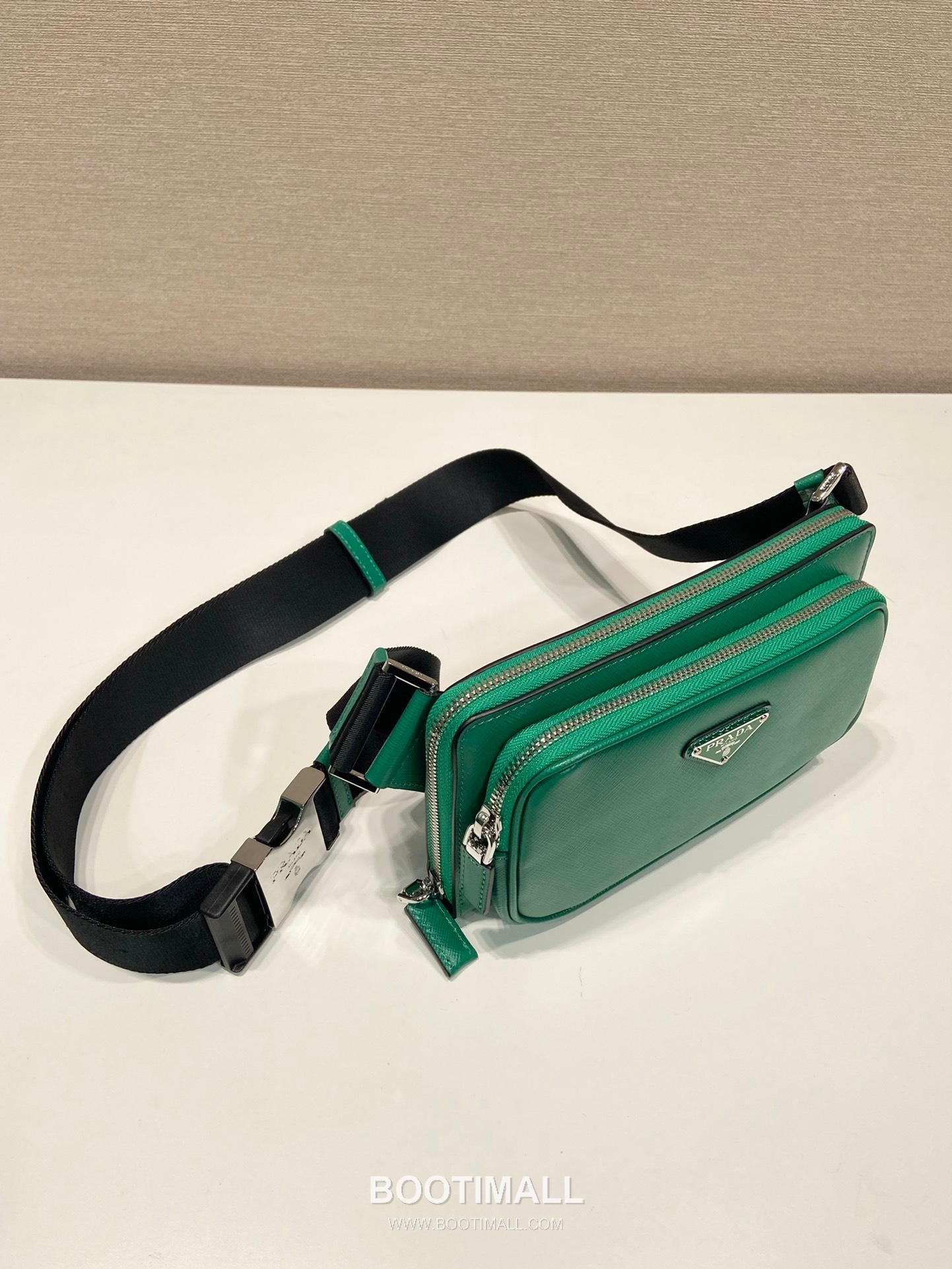 Prada Calfskin Leather Belt Bag with Zip Pocket and Adjustable Strap 프라다 카프스킨 가죽 지퍼 포켓 스트랩 벨트백 2VH156 21cm 4