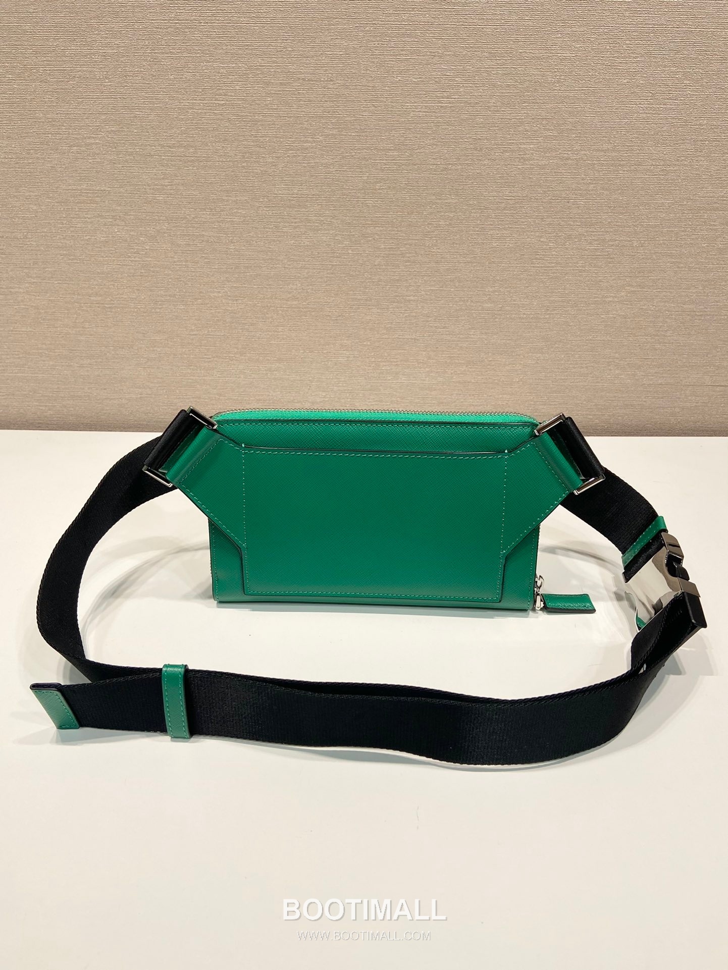 Prada Calfskin Leather Belt Bag with Zip Pocket and Adjustable Strap 프라다 카프스킨 가죽 지퍼 포켓 스트랩 벨트백 2VH156 21cm 5