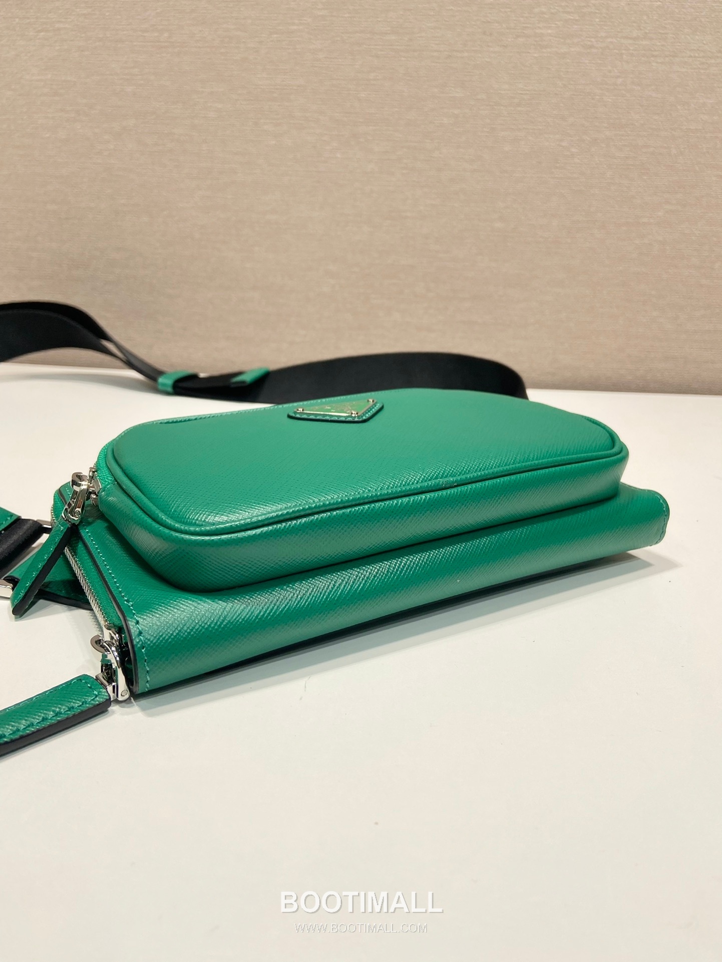 Prada Calfskin Leather Belt Bag with Zip Pocket and Adjustable Strap 프라다 카프스킨 가죽 지퍼 포켓 스트랩 벨트백 2VH156 21cm 6