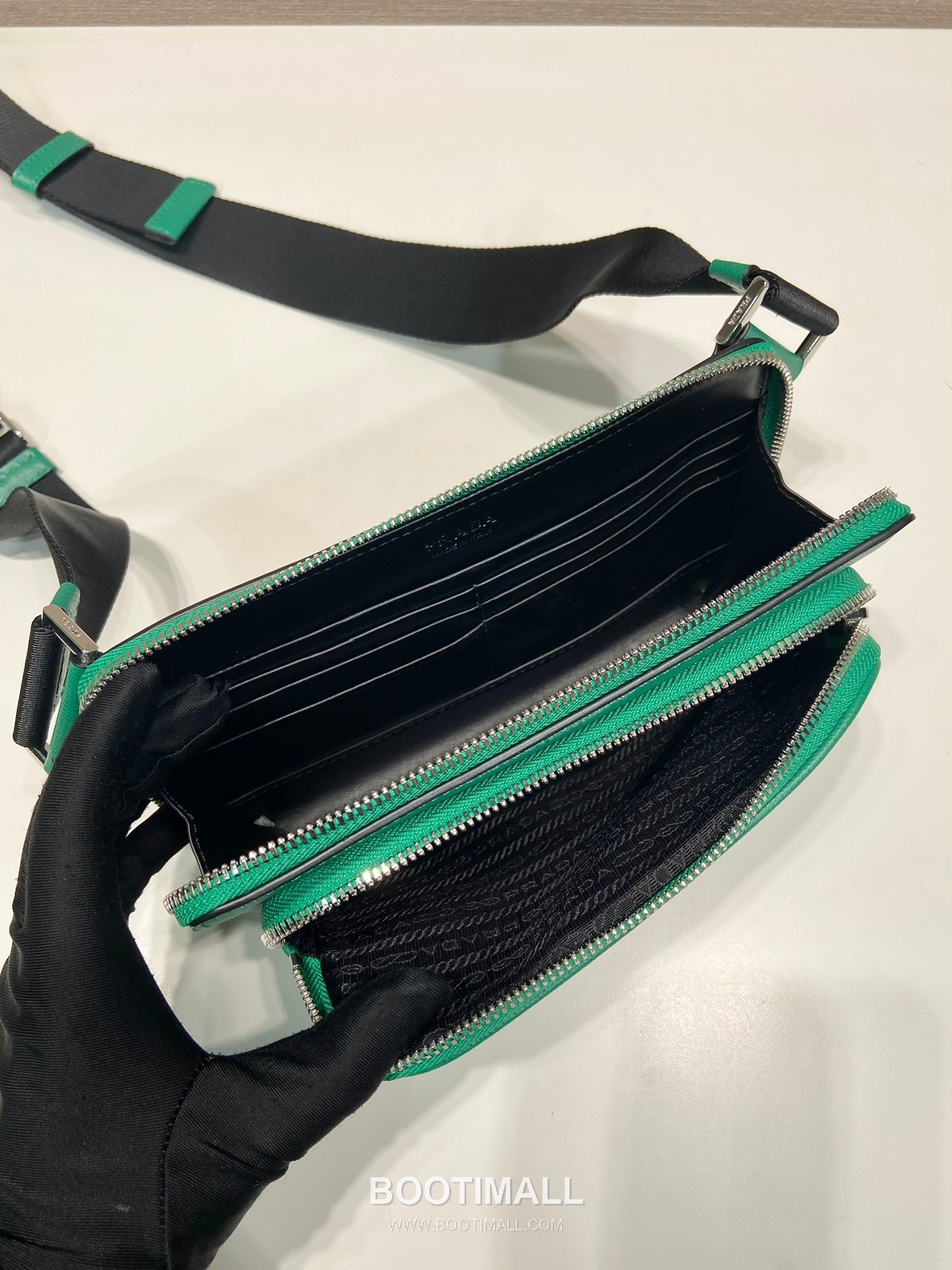 Prada Calfskin Leather Belt Bag with Zip Pocket and Adjustable Strap 프라다 카프스킨 가죽 지퍼 포켓 스트랩 벨트백 2VH156 21cm 8