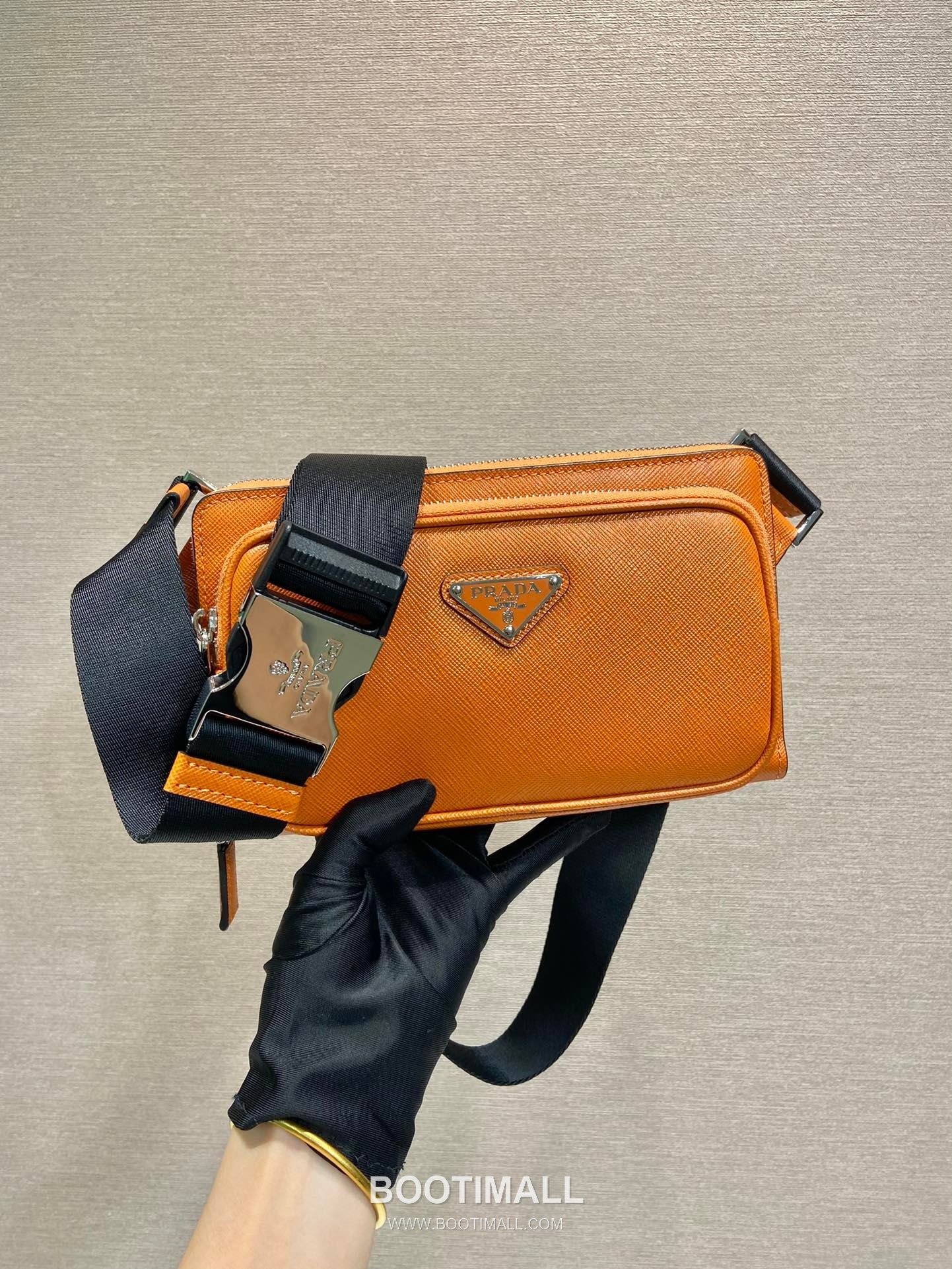 Prada Calfskin Leather Belt Bag with Zip Pocket and Adjustable Strap 프라다 카프스킨 가죽 지퍼 포켓 스트랩 벨트백 2VH156 21cm 1