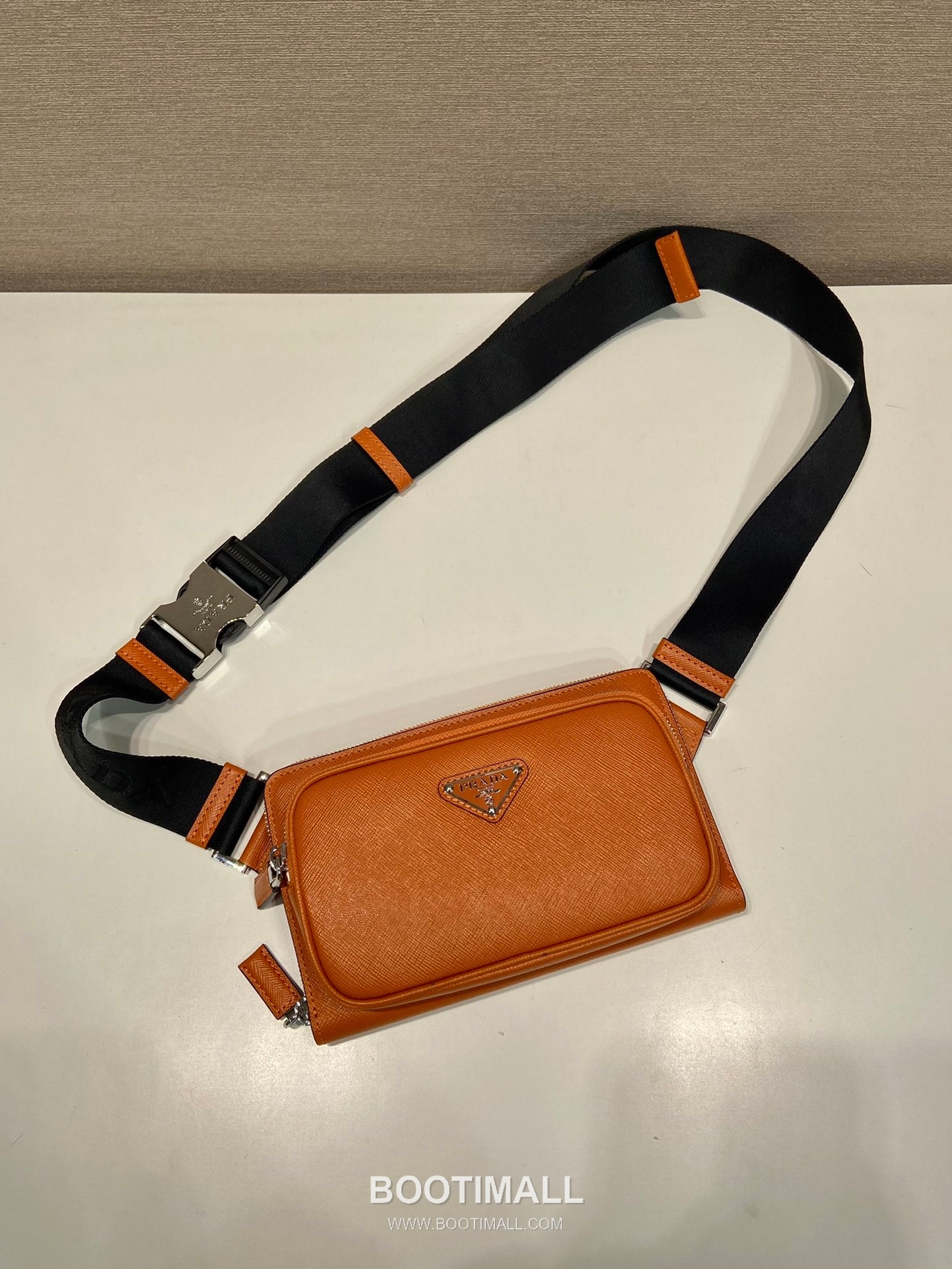 Prada Calfskin Leather Belt Bag with Zip Pocket and Adjustable Strap 프라다 카프스킨 가죽 지퍼 포켓 스트랩 벨트백 2VH156 21cm 3
