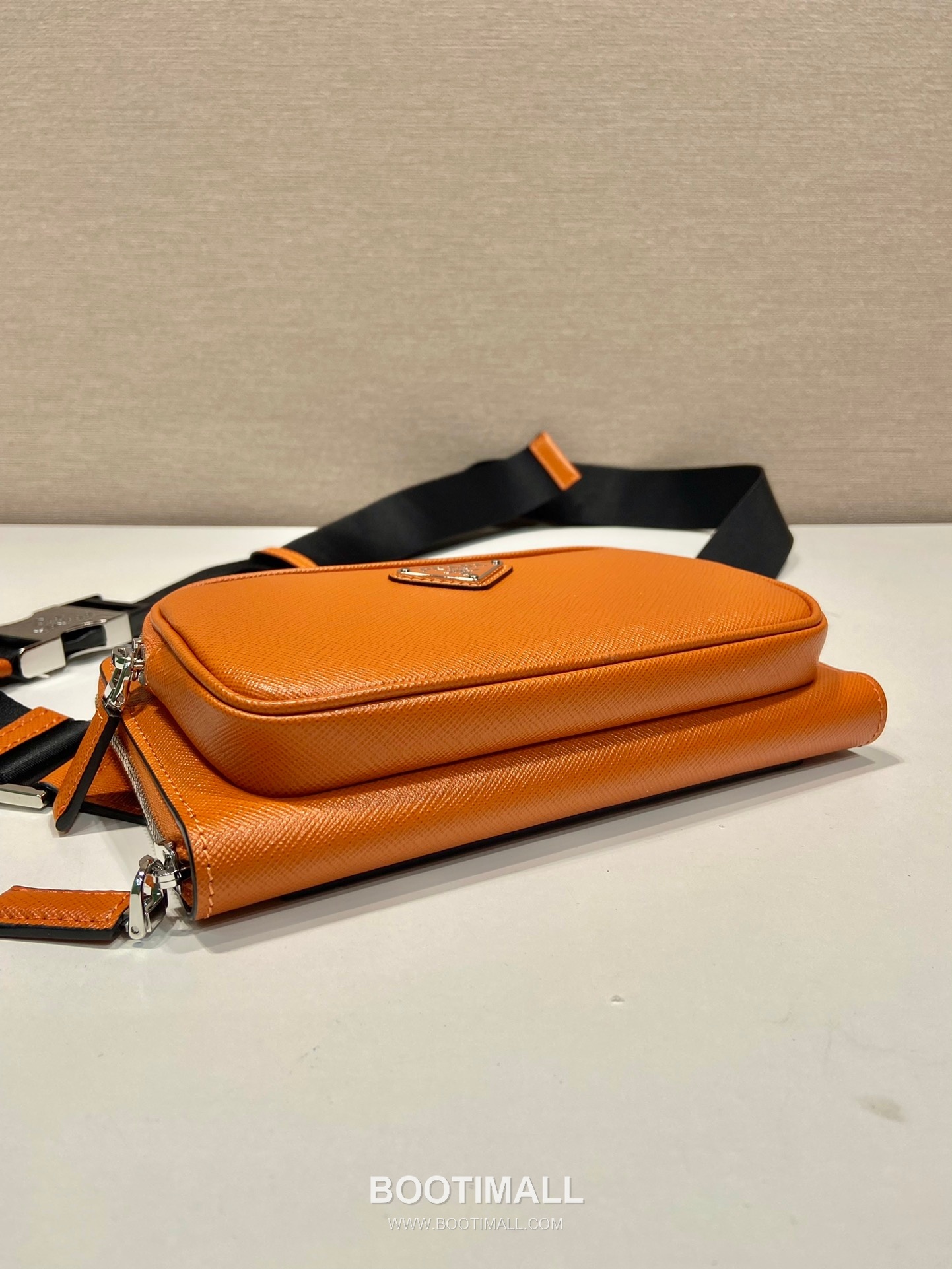 Prada Calfskin Leather Belt Bag with Zip Pocket and Adjustable Strap 프라다 카프스킨 가죽 지퍼 포켓 스트랩 벨트백 2VH156 21cm 4