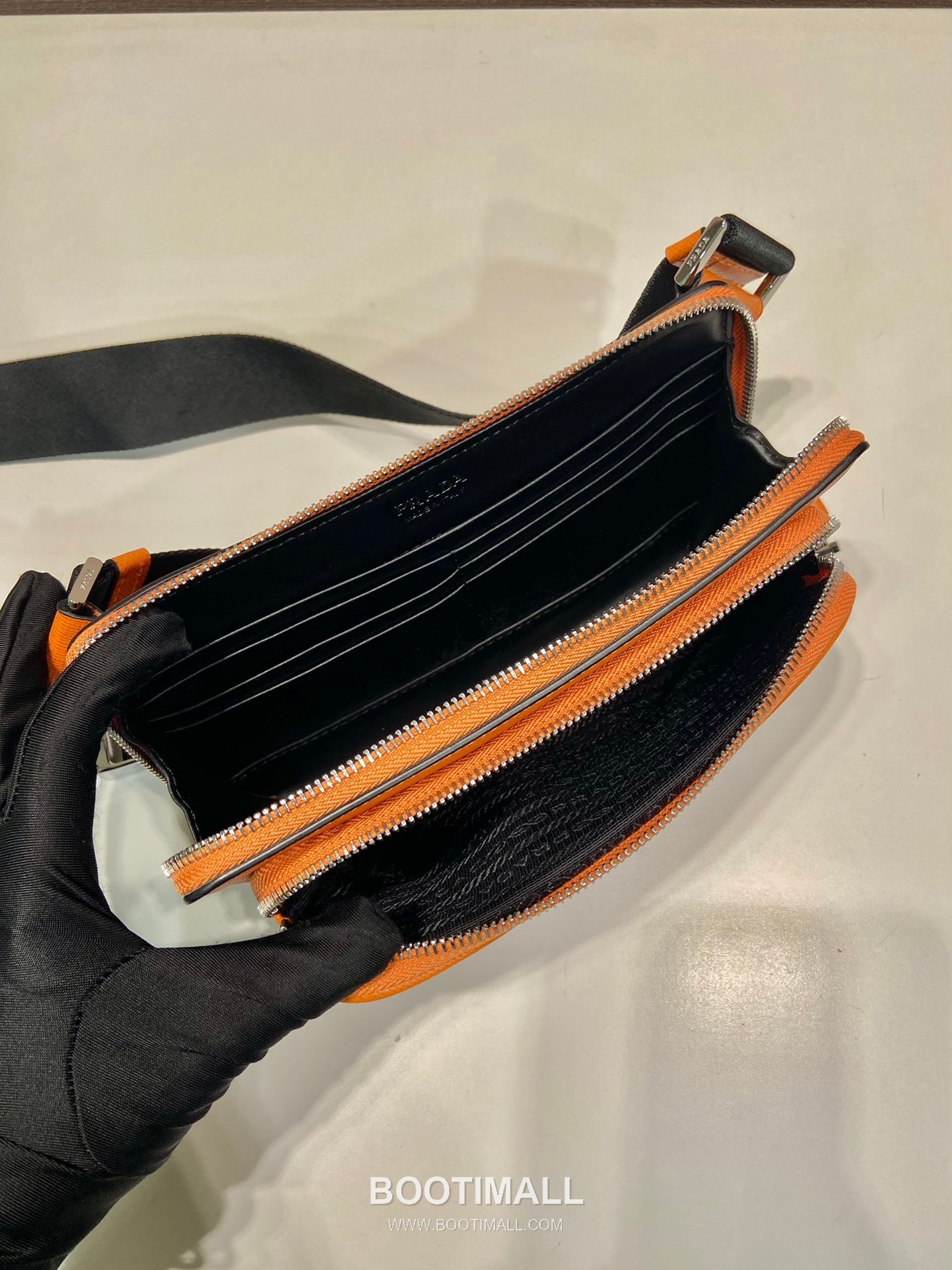 Prada Calfskin Leather Belt Bag with Zip Pocket and Adjustable Strap 프라다 카프스킨 가죽 지퍼 포켓 스트랩 벨트백 2VH156 21cm 8