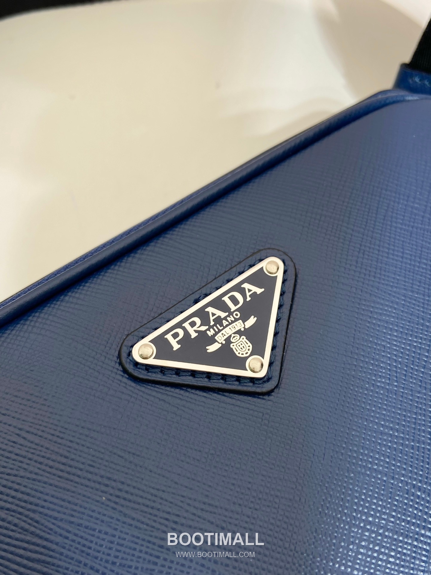 Prada Calfskin Leather Belt Bag with Zip Pocket and Adjustable Strap 프라다 카프스킨 가죽 지퍼 포켓 스트랩 벨트백 2VH156 21cm 6