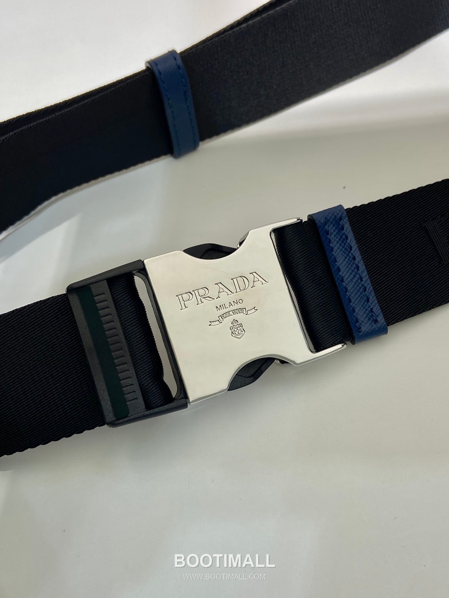 Prada Calfskin Leather Belt Bag with Zip Pocket and Adjustable Strap 프라다 카프스킨 가죽 지퍼 포켓 스트랩 벨트백 2VH156 21cm 7