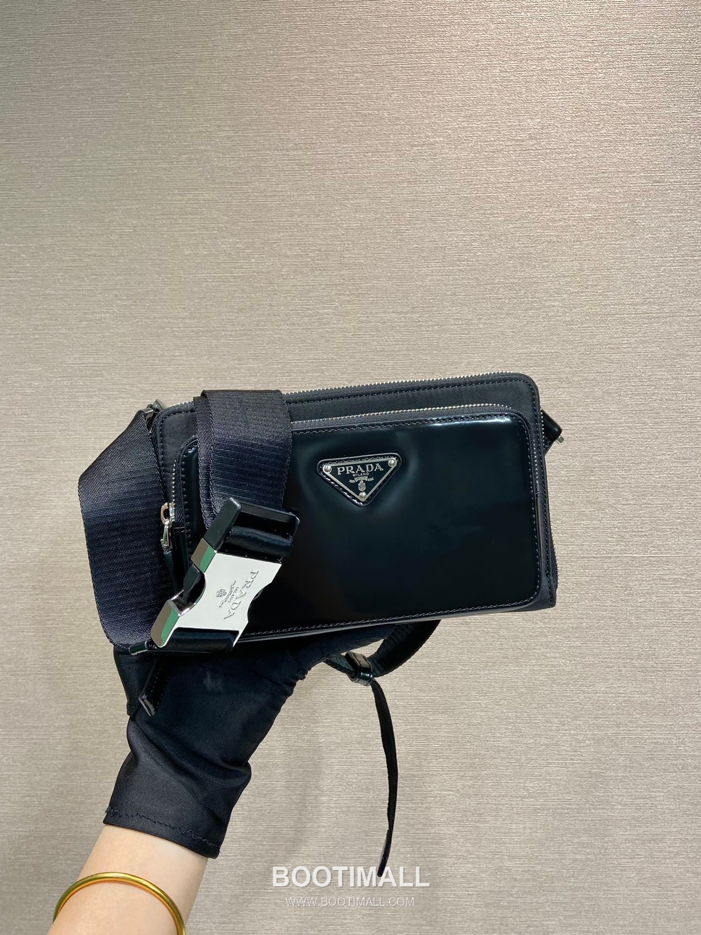 Prada Calfskin Leather Belt Bag with Zip Pocket and Adjustable Strap 프라다 카프스킨 가죽 지퍼 포켓 스트랩 벨트백 2VH156 21cm 1