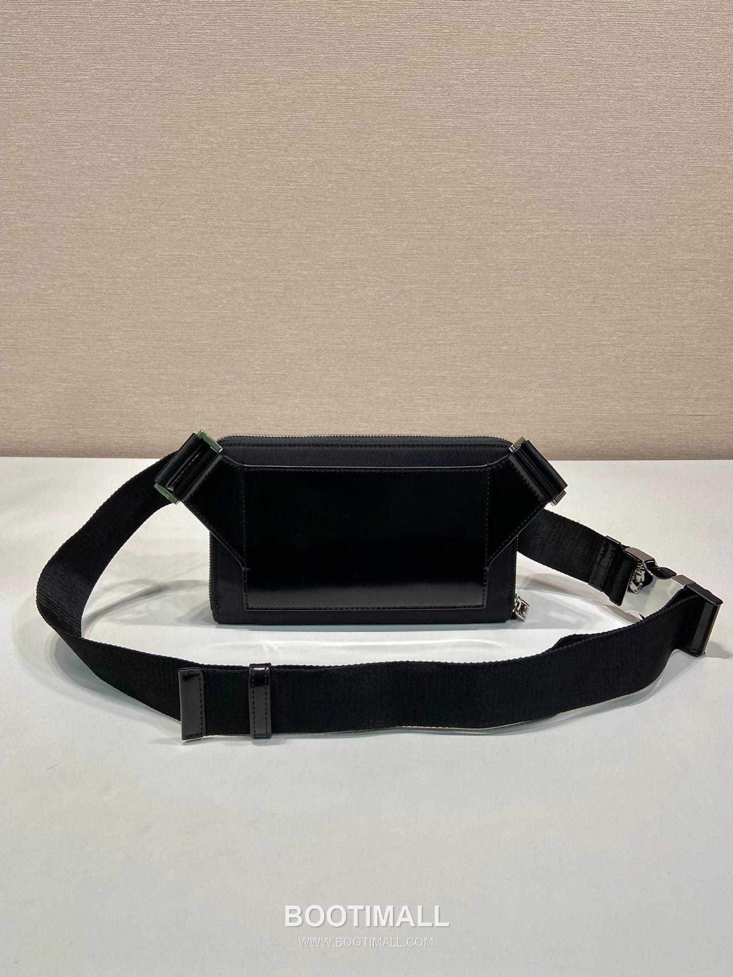 Prada Calfskin Leather Belt Bag with Zip Pocket and Adjustable Strap 프라다 카프스킨 가죽 지퍼 포켓 스트랩 벨트백 2VH156 21cm 5