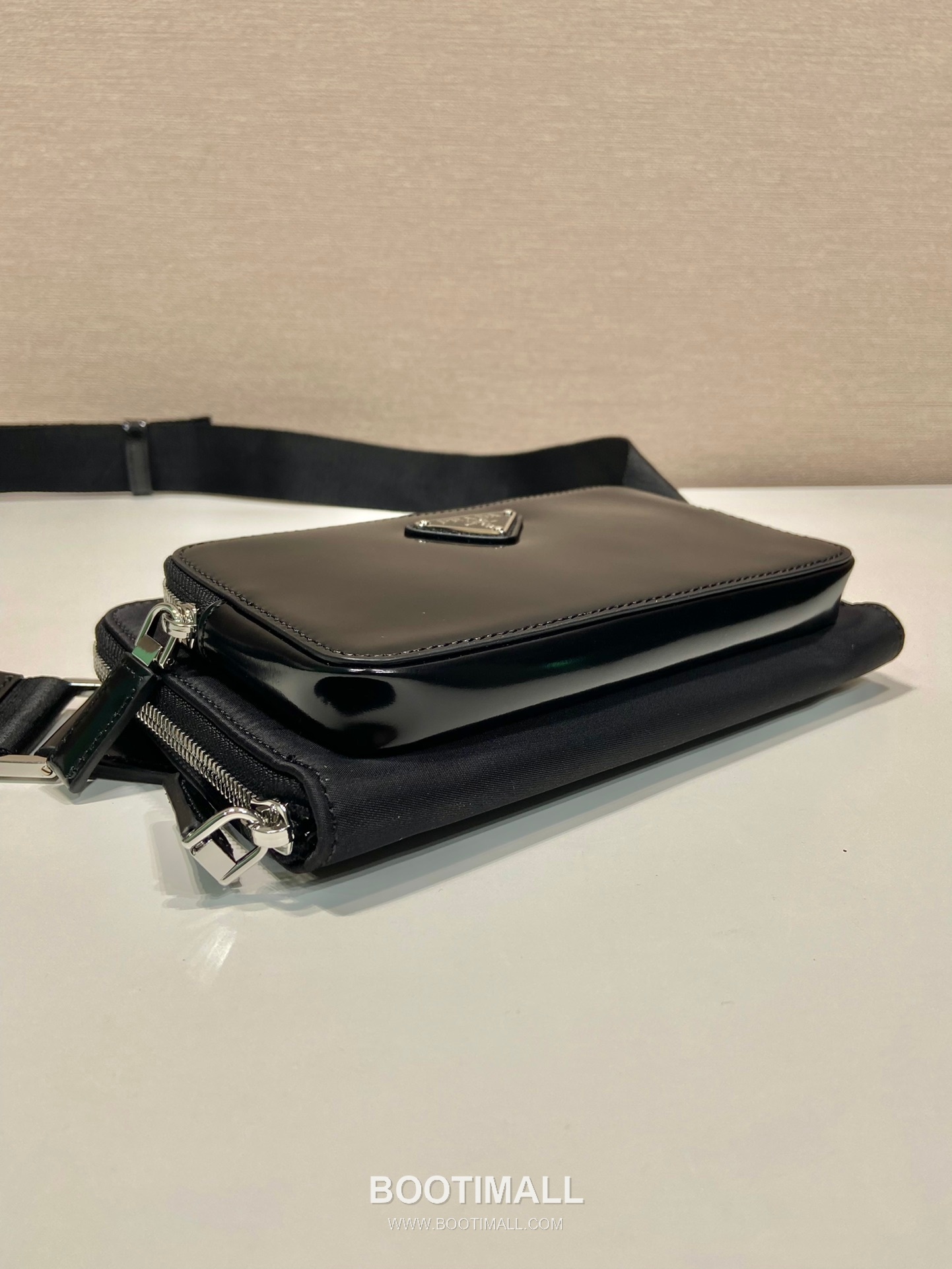 Prada Calfskin Leather Belt Bag with Zip Pocket and Adjustable Strap 프라다 카프스킨 가죽 지퍼 포켓 스트랩 벨트백 2VH156 21cm 6