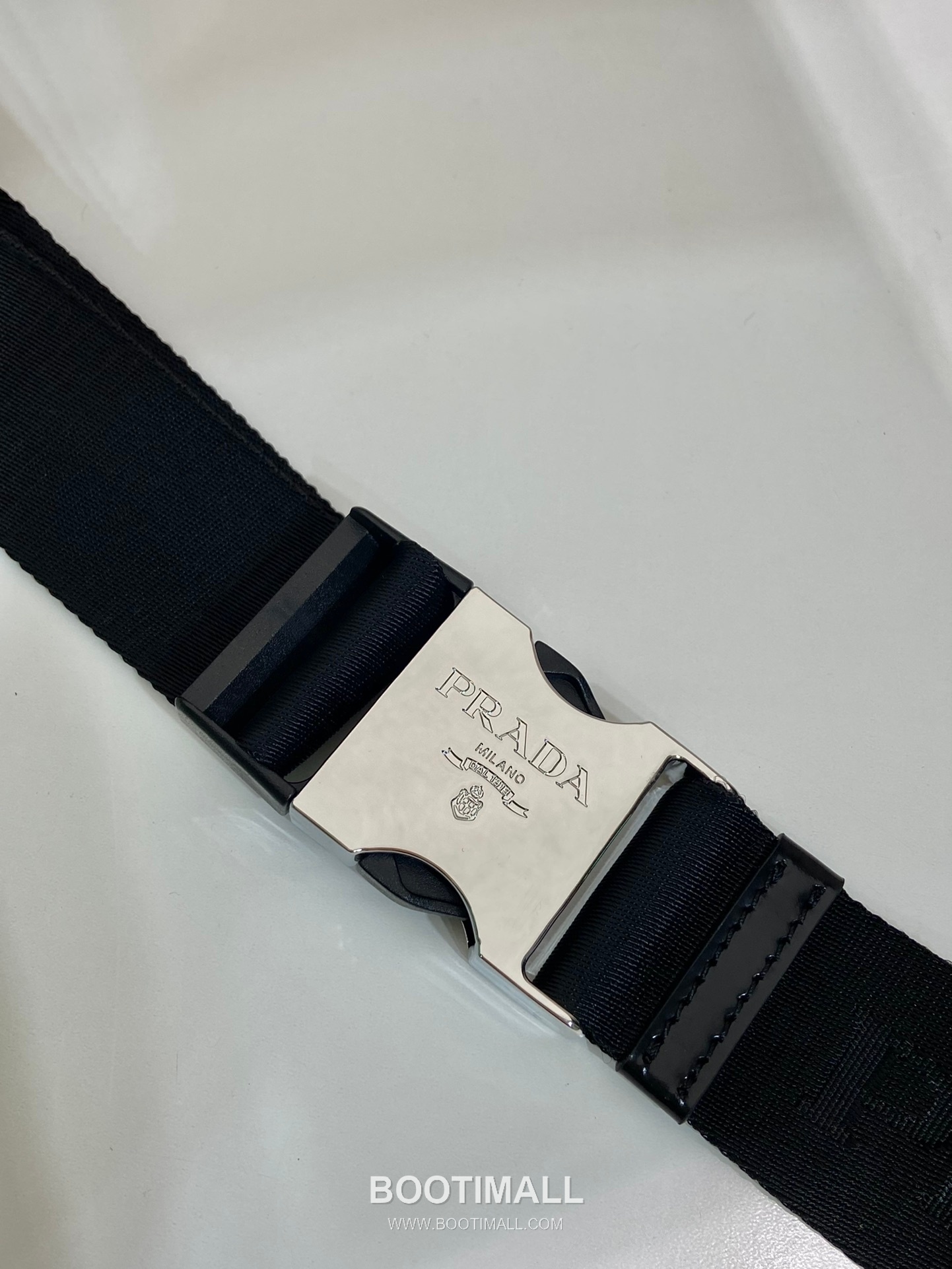 Prada Calfskin Leather Belt Bag with Zip Pocket and Adjustable Strap 프라다 카프스킨 가죽 지퍼 포켓 스트랩 벨트백 2VH156 21cm 7