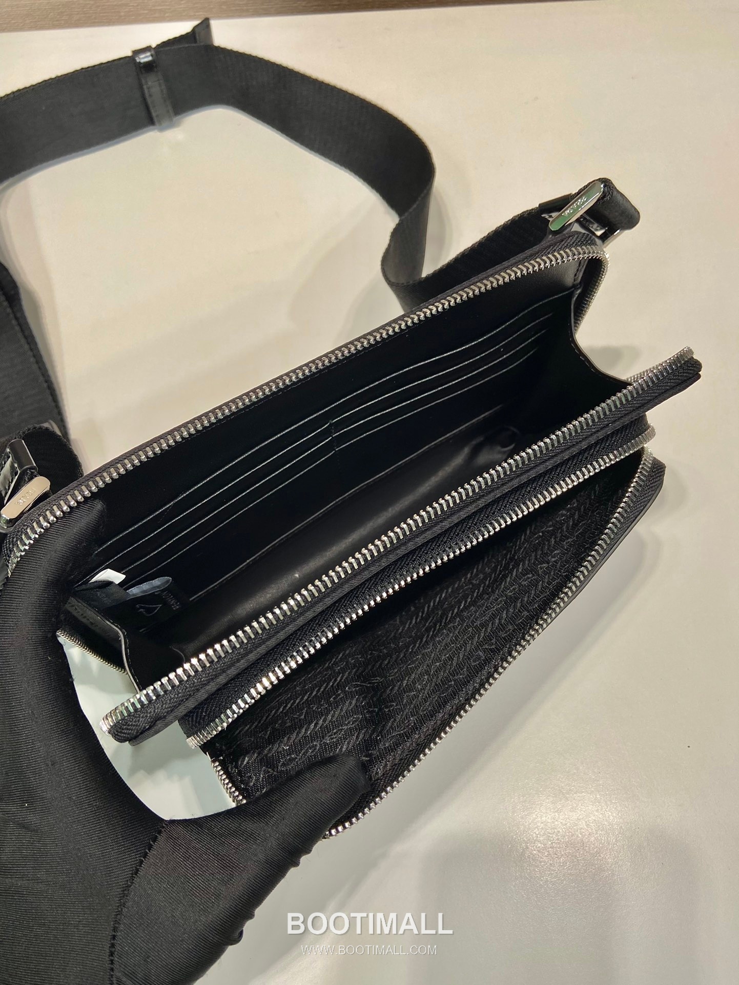 Prada Calfskin Leather Belt Bag with Zip Pocket and Adjustable Strap 프라다 카프스킨 가죽 지퍼 포켓 스트랩 벨트백 2VH156 21cm 8