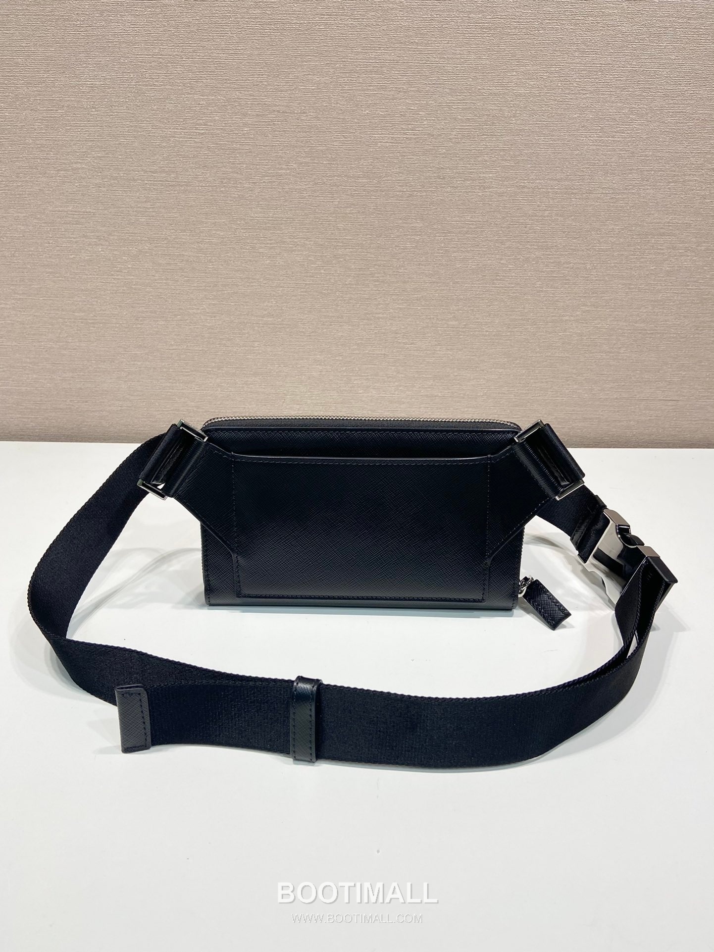 Prada Calfskin Leather Belt Bag with Zip Pocket and Adjustable Strap 프라다 카프스킨 가죽 지퍼 포켓 스트랩 벨트백 2VH156 21cm 5