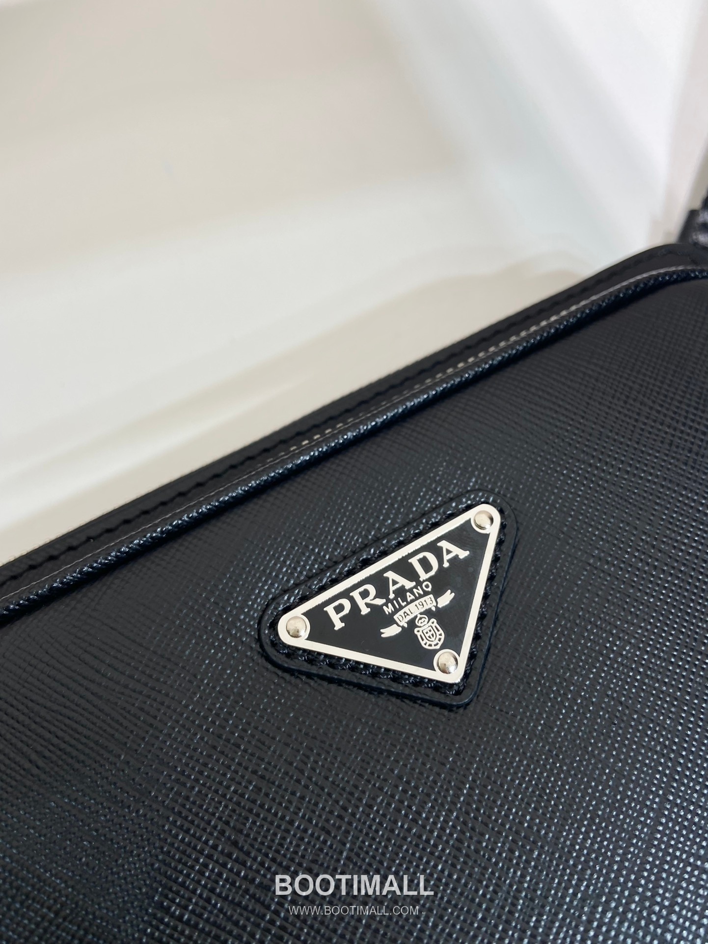 Prada Calfskin Leather Belt Bag with Zip Pocket and Adjustable Strap 프라다 카프스킨 가죽 지퍼 포켓 스트랩 벨트백 2VH156 21cm 6