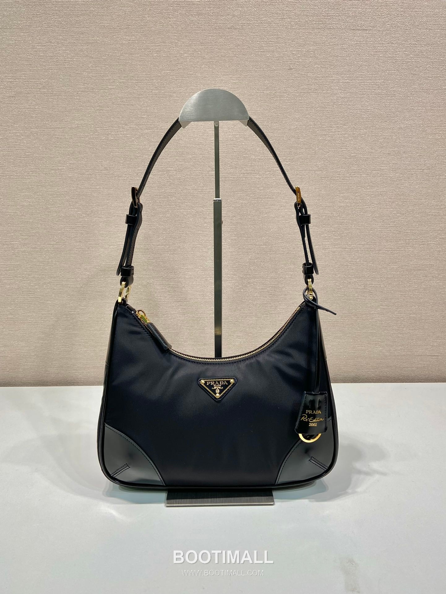 Prada Nylon Patent Leather Hobo Bag with Curved Shape and Metal Detail 프라다 나일론 페이턴트 가죽 커브드 메탈 디테일 호보백 1BC214 27cm 1