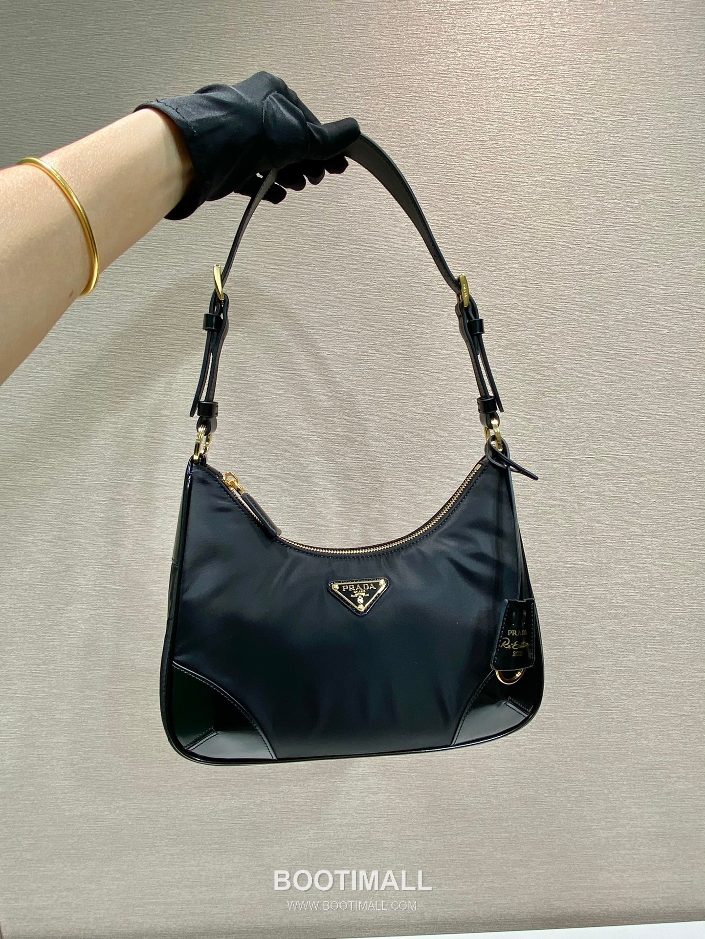 Prada Nylon Patent Leather Hobo Bag with Curved Shape and Metal Detail 프라다 나일론 페이턴트 가죽 커브드 메탈 디테일 호보백 1BC214 27cm 10