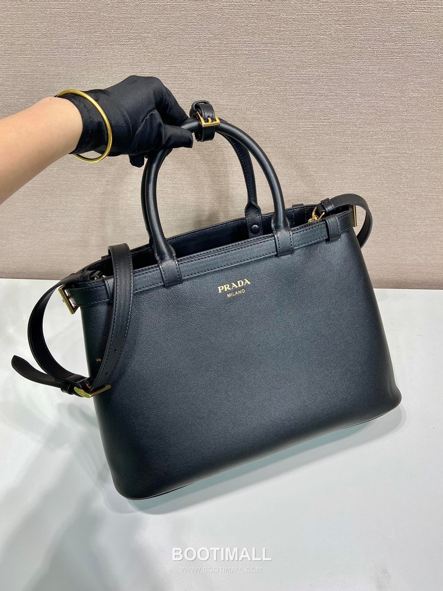 Prada Calfskin Leather Tote Bag with Triple Compartment and Adjustable Strap 프라다 카프스킨 가죽 트리플 컴파트먼트 스트랩 토트백 1BA417 35cm 2