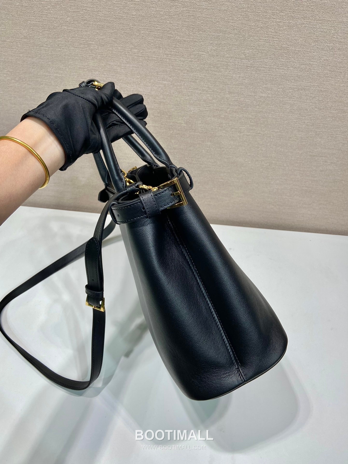 Prada Calfskin Leather Tote Bag with Triple Compartment and Adjustable Strap 프라다 카프스킨 가죽 트리플 컴파트먼트 스트랩 토트백 1BA417 35cm 5