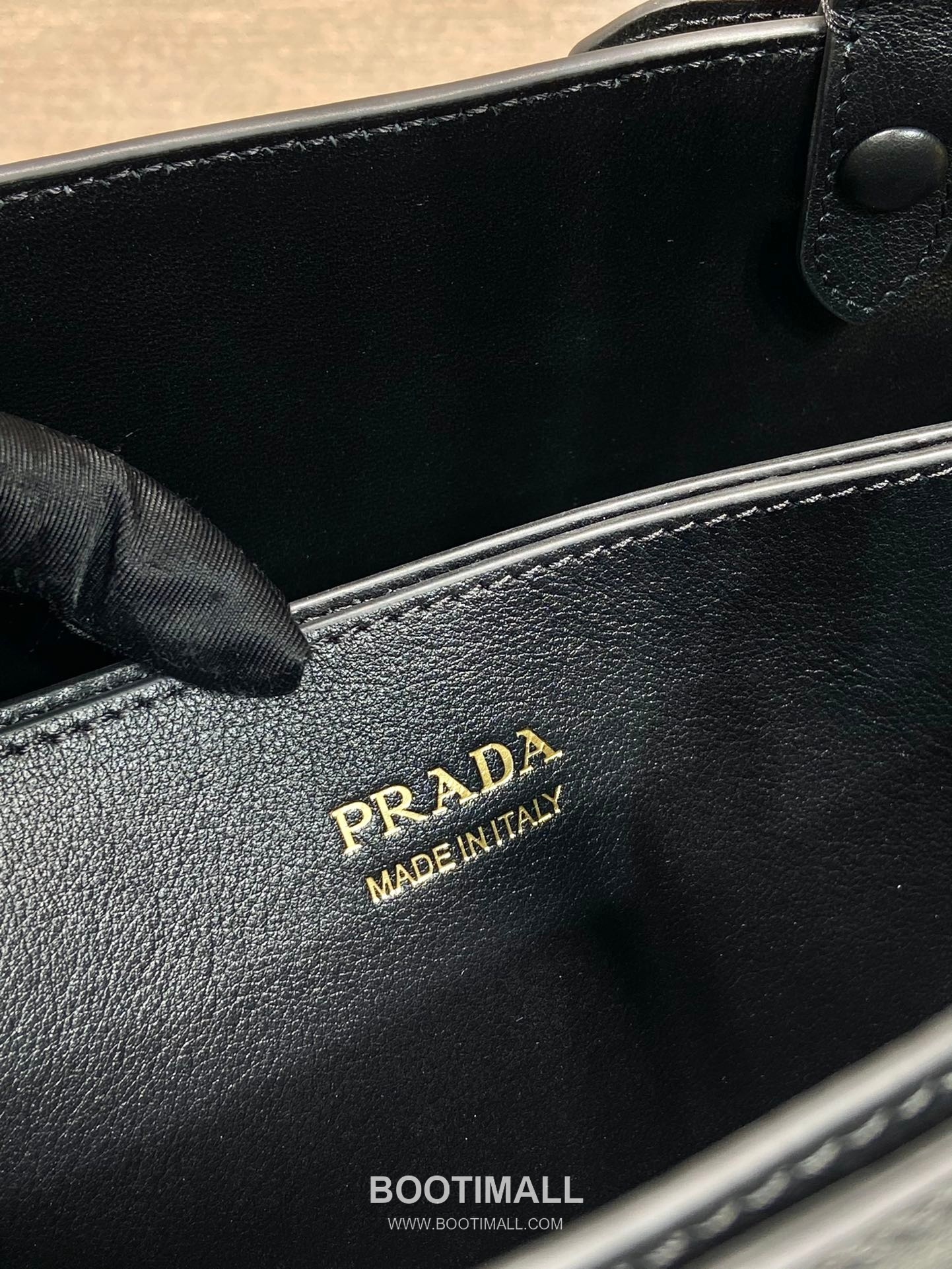 Prada Calfskin Leather Tote Bag with Triple Compartment and Adjustable Strap 프라다 카프스킨 가죽 트리플 컴파트먼트 스트랩 토트백 1BA417 35cm 9