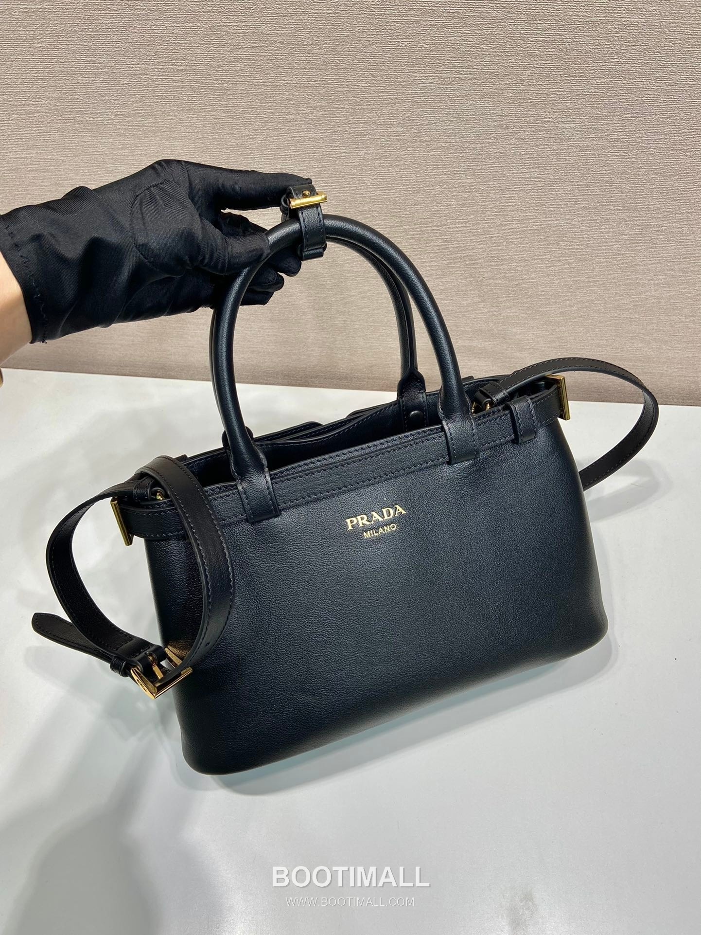 Prada Calfskin Leather Tote Bag with Triple Compartment and Adjustable Strap 프라다 카프스킨 가죽 트리플 컴파트먼트 스트랩 토트백 1BA418 28cm 2