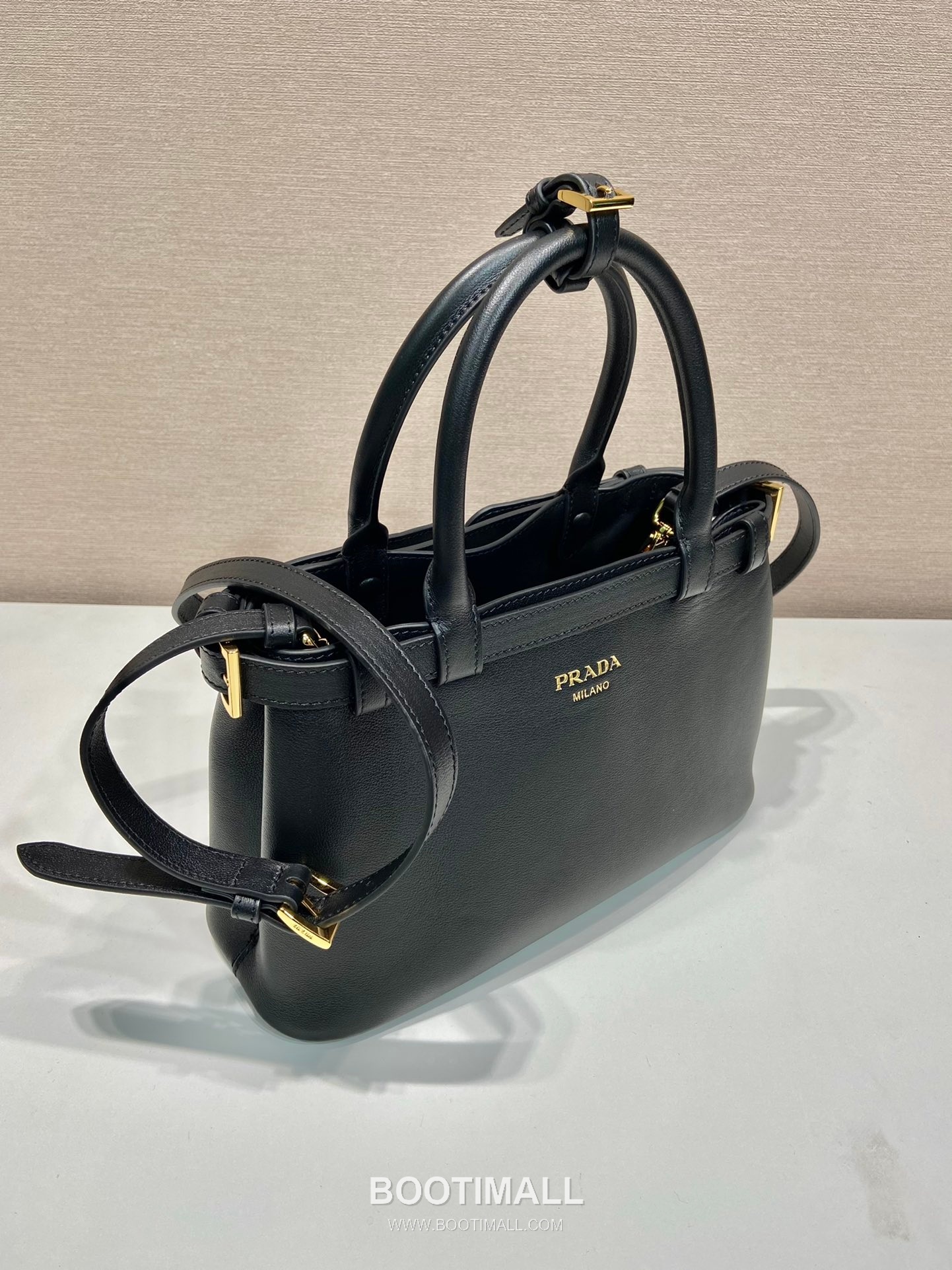 Prada Calfskin Leather Tote Bag with Triple Compartment and Adjustable Strap 프라다 카프스킨 가죽 트리플 컴파트먼트 스트랩 토트백 1BA418 28cm 3