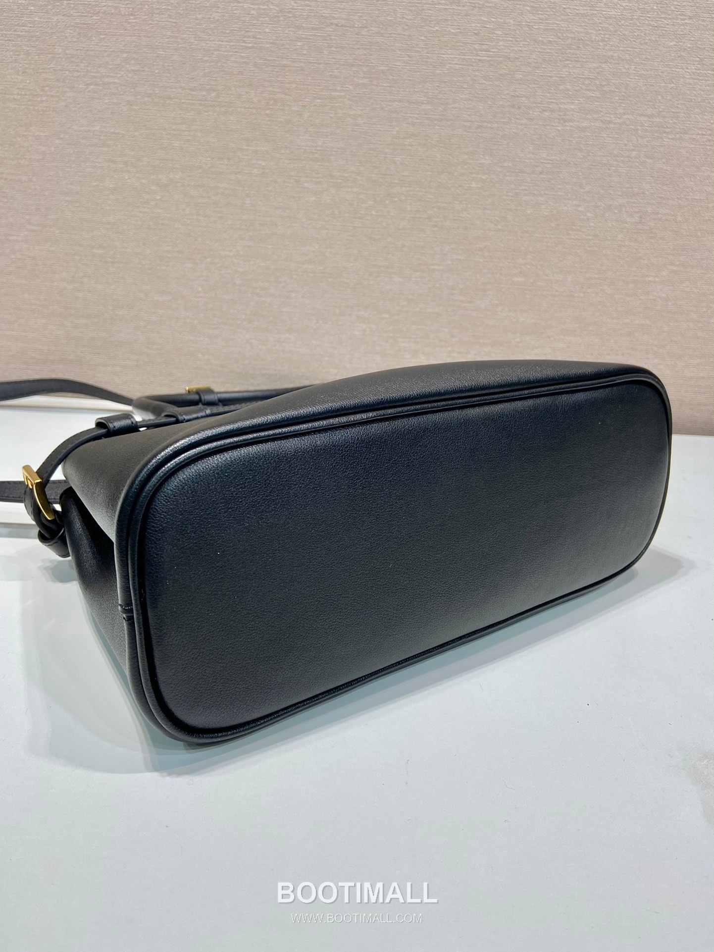 Prada Calfskin Leather Tote Bag with Triple Compartment and Adjustable Strap 프라다 카프스킨 가죽 트리플 컴파트먼트 스트랩 토트백 1BA418 28cm 6