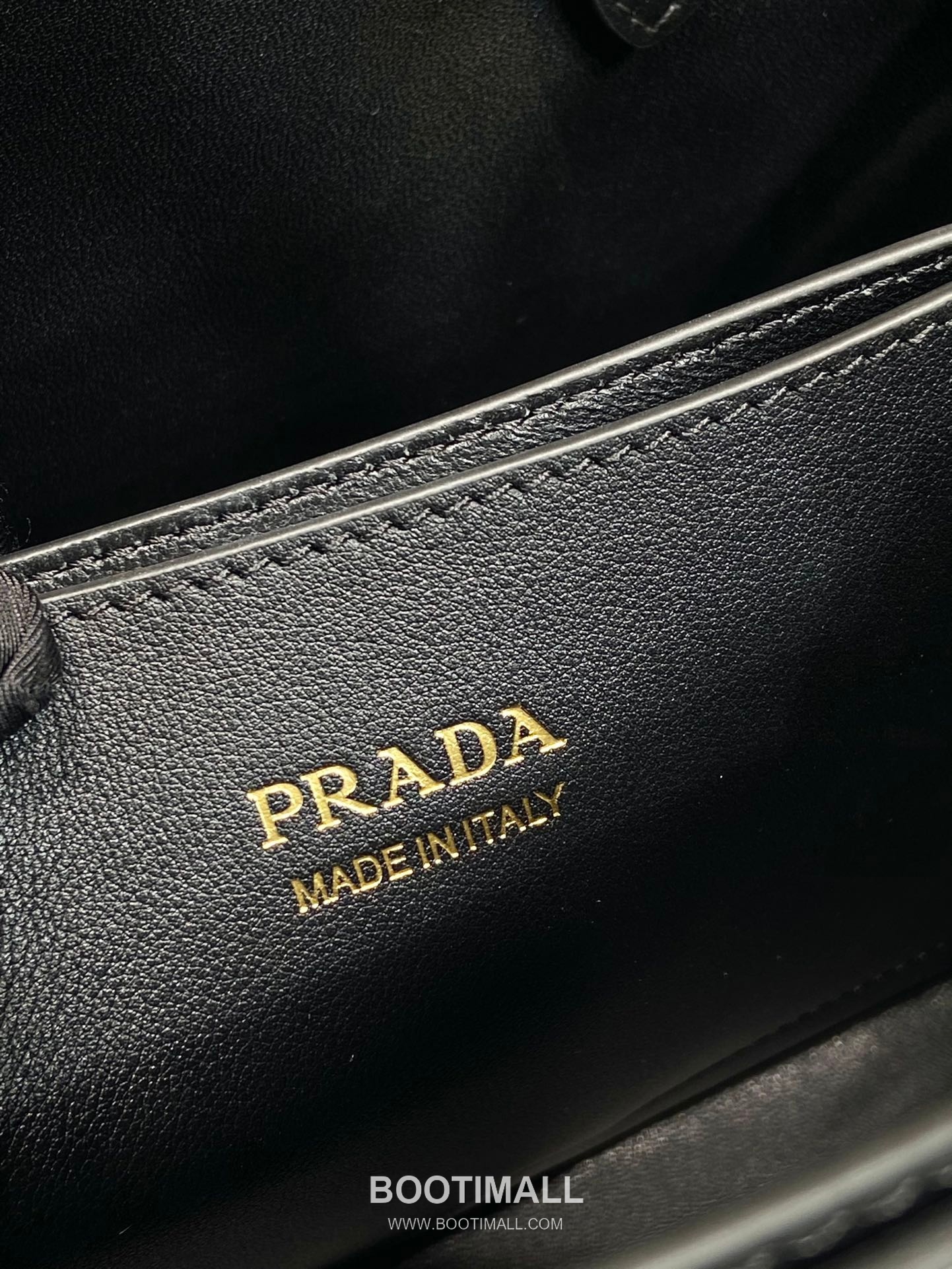 Prada Calfskin Leather Tote Bag with Triple Compartment and Adjustable Strap 프라다 카프스킨 가죽 트리플 컴파트먼트 스트랩 토트백 1BA418 28cm 9