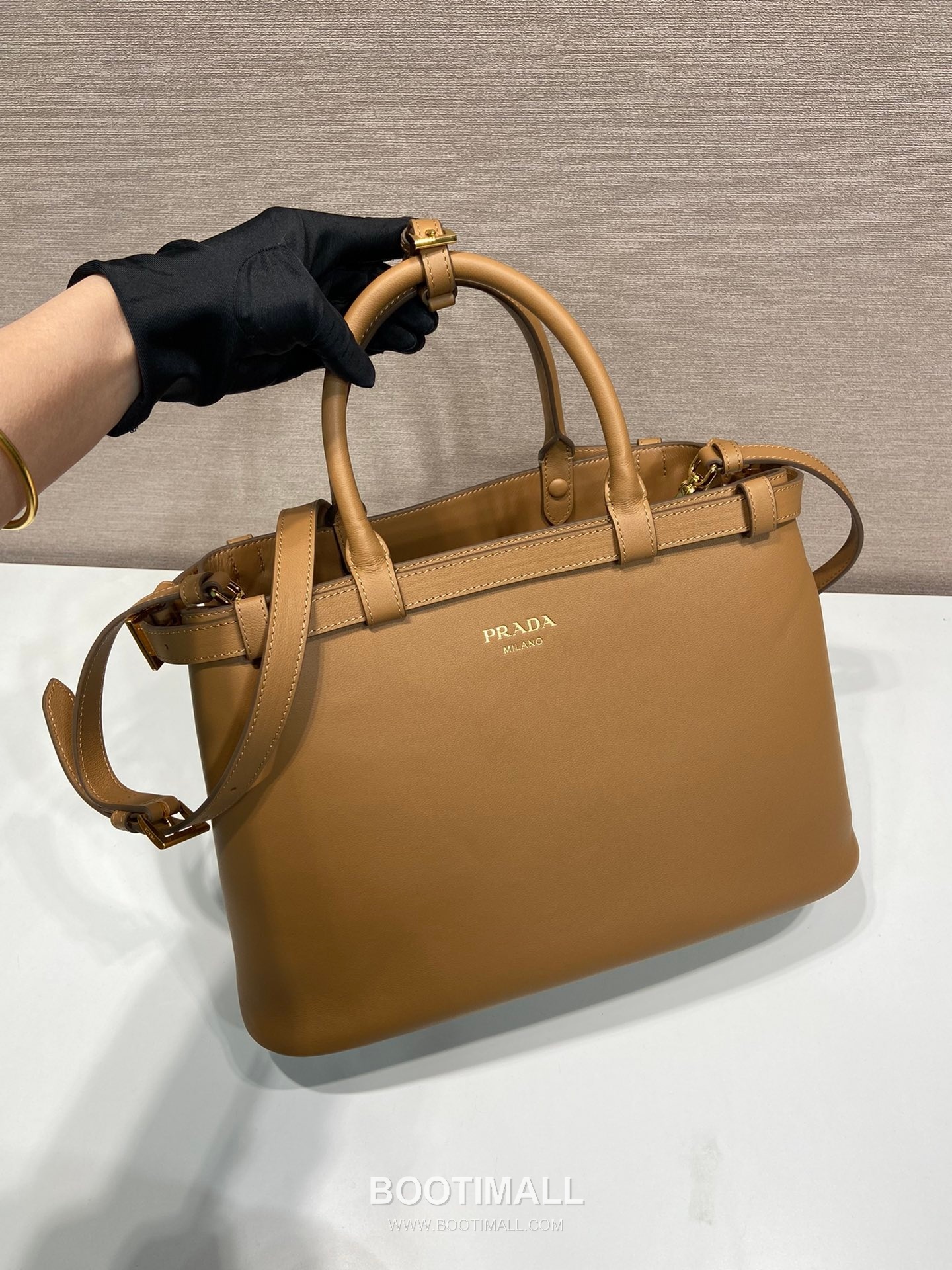 Prada Calfskin Leather Tote Bag with Triple Compartment and Adjustable Strap 프라다 카프스킨 가죽 트리플 컴파트먼트 스트랩 토트백 1BA417 35cm 2