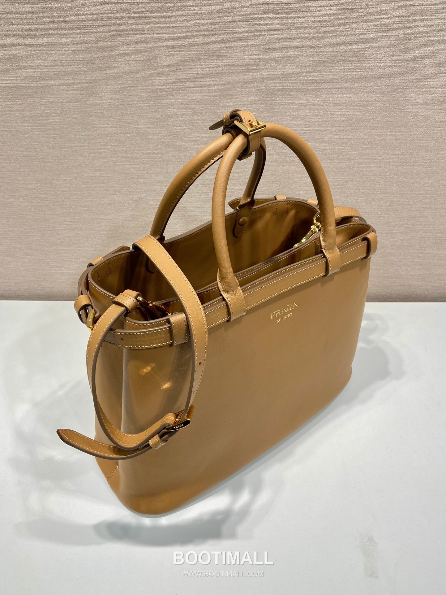 Prada Calfskin Leather Tote Bag with Triple Compartment and Adjustable Strap 프라다 카프스킨 가죽 트리플 컴파트먼트 스트랩 토트백 1BA417 35cm 3