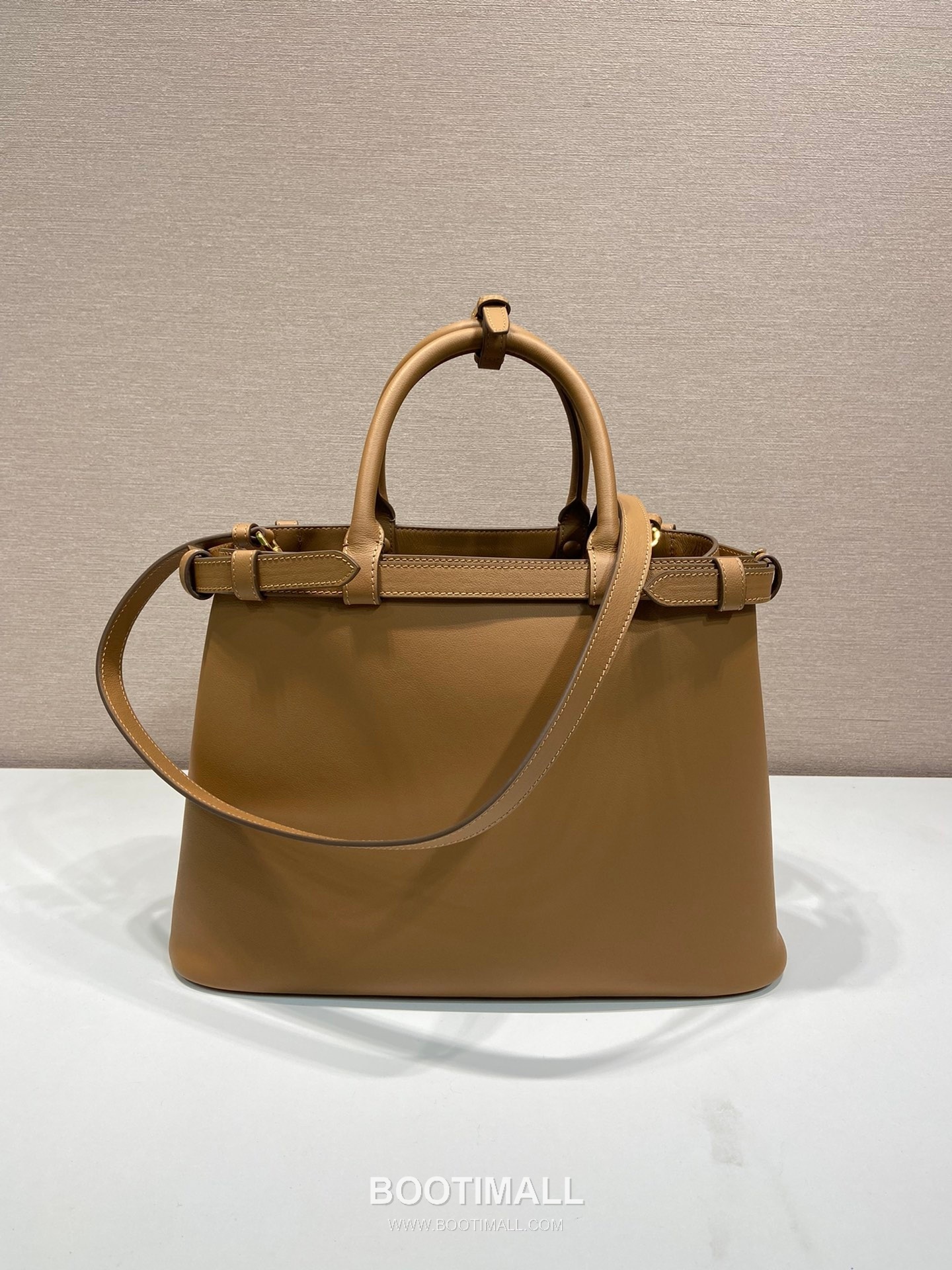 Prada Calfskin Leather Tote Bag with Triple Compartment and Adjustable Strap 프라다 카프스킨 가죽 트리플 컴파트먼트 스트랩 토트백 1BA417 35cm 4