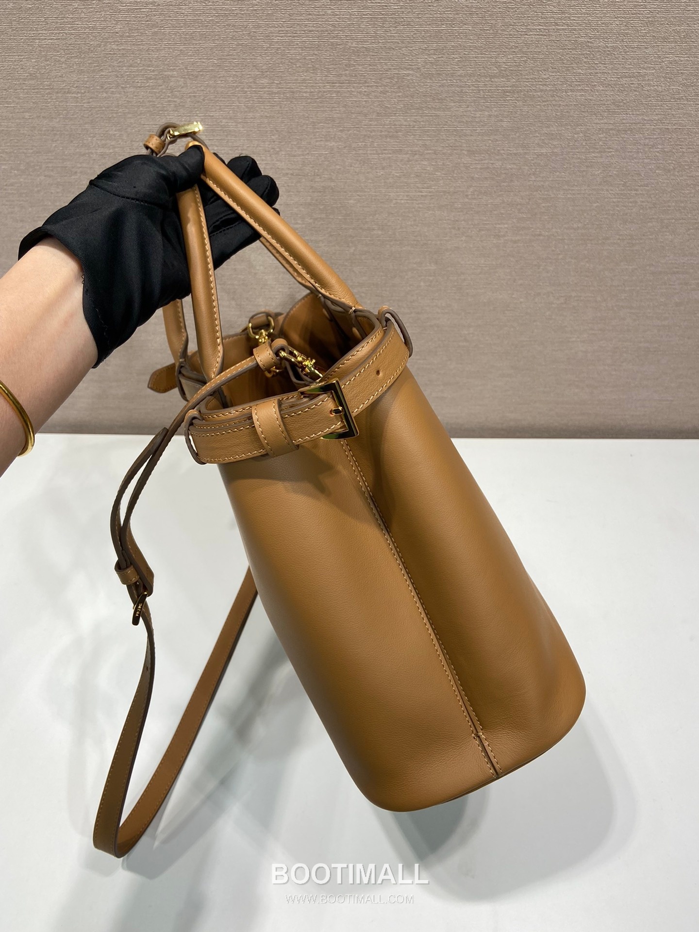 Prada Calfskin Leather Tote Bag with Triple Compartment and Adjustable Strap 프라다 카프스킨 가죽 트리플 컴파트먼트 스트랩 토트백 1BA417 35cm 5