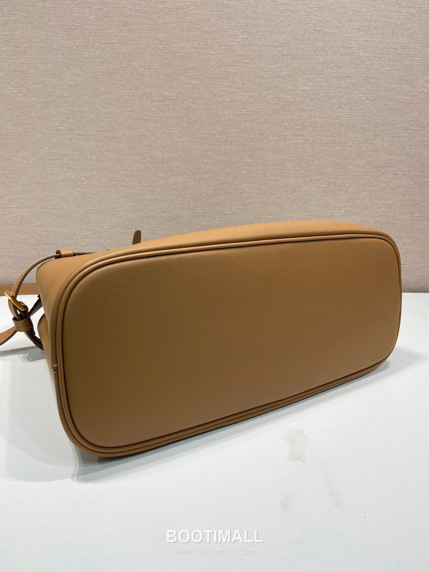 Prada Calfskin Leather Tote Bag with Triple Compartment and Adjustable Strap 프라다 카프스킨 가죽 트리플 컴파트먼트 스트랩 토트백 1BA417 35cm 7