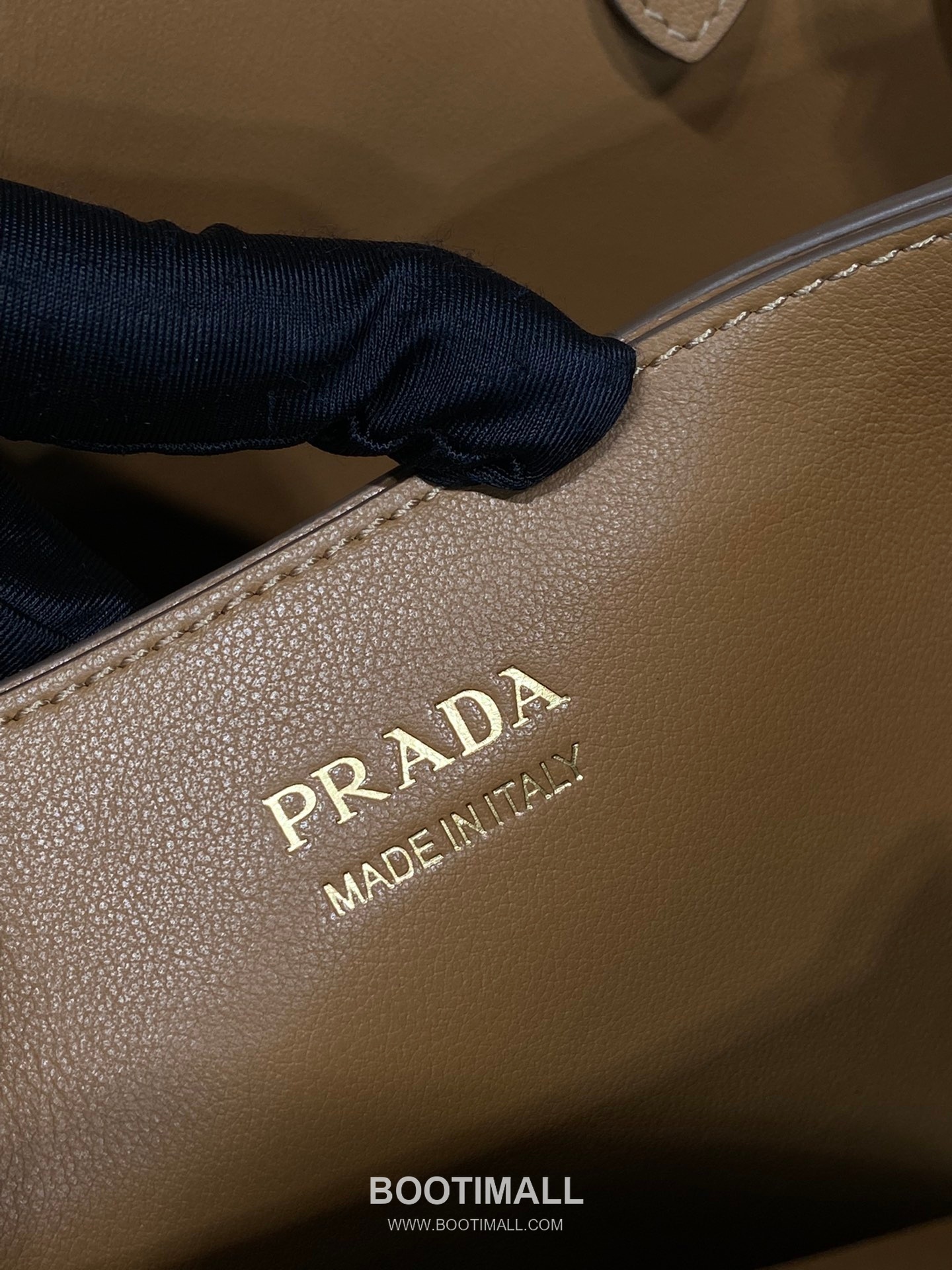Prada Calfskin Leather Tote Bag with Triple Compartment and Adjustable Strap 프라다 카프스킨 가죽 트리플 컴파트먼트 스트랩 토트백 1BA417 35cm 9