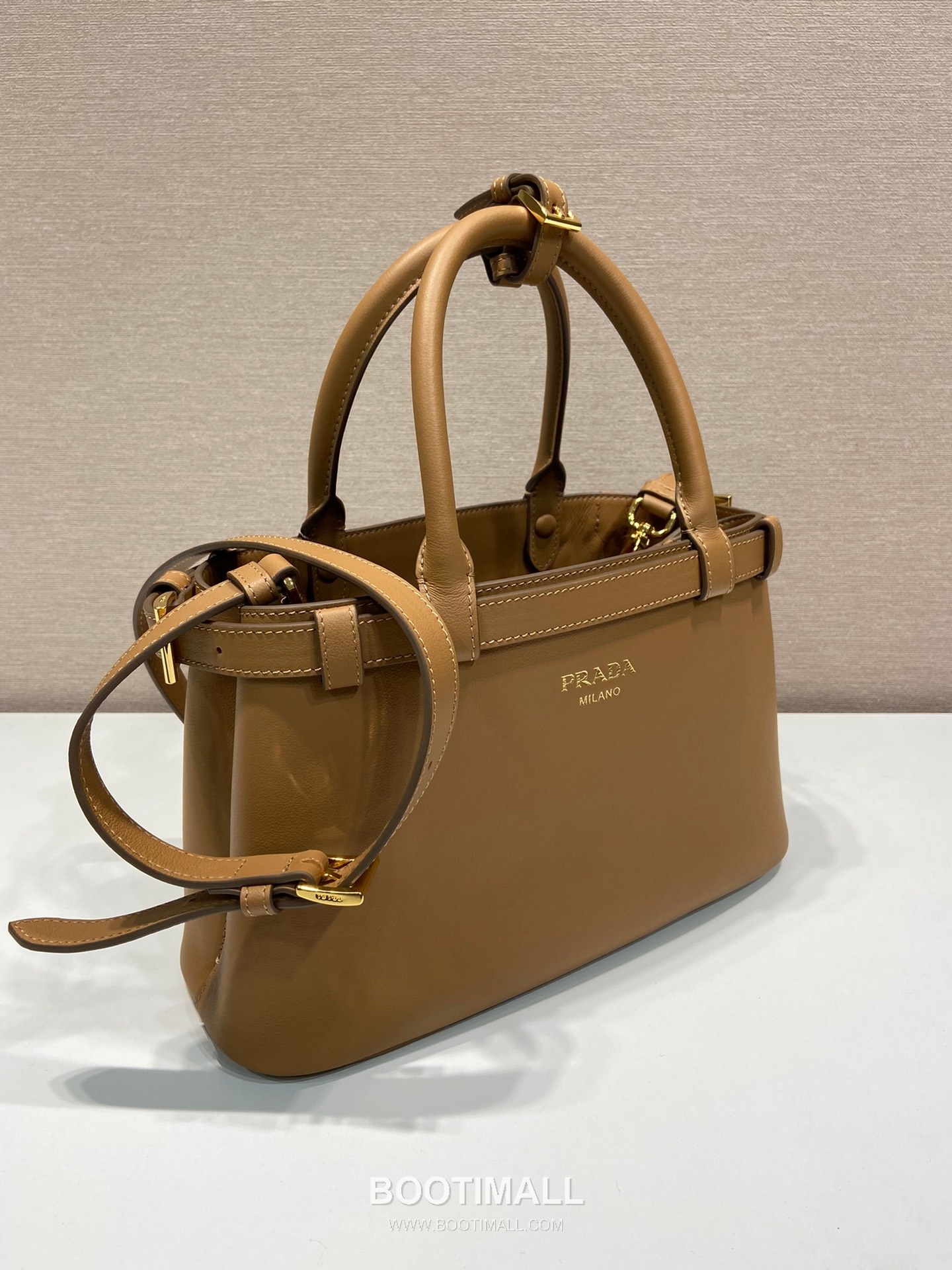 Prada Calfskin Leather Tote Bag with Triple Compartment and Adjustable Strap 프라다 카프스킨 가죽 트리플 컴파트먼트 스트랩 토트백 1BA418 28cm 3