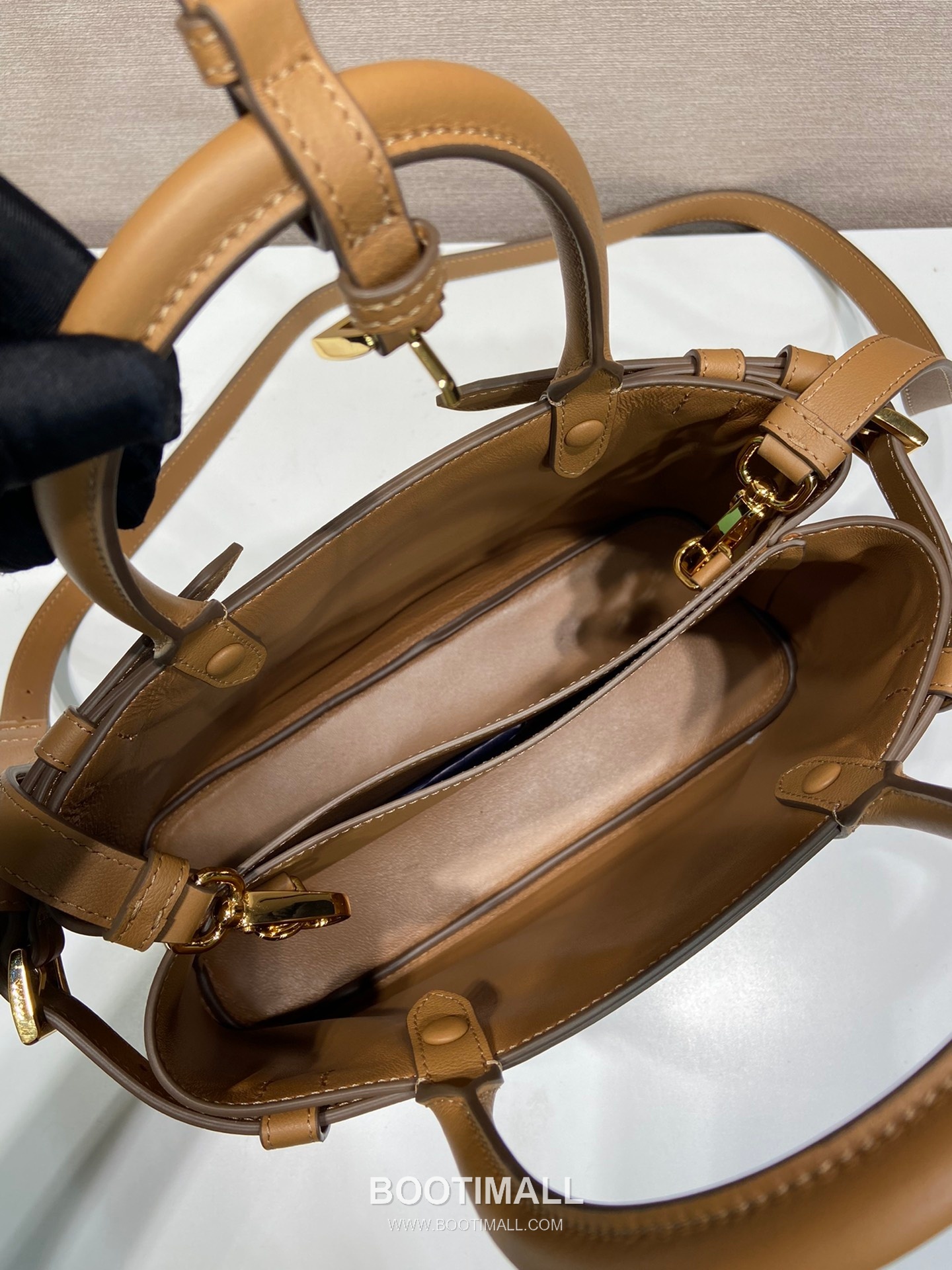 Prada Calfskin Leather Tote Bag with Triple Compartment and Adjustable Strap 프라다 카프스킨 가죽 트리플 컴파트먼트 스트랩 토트백 1BA418 28cm 8