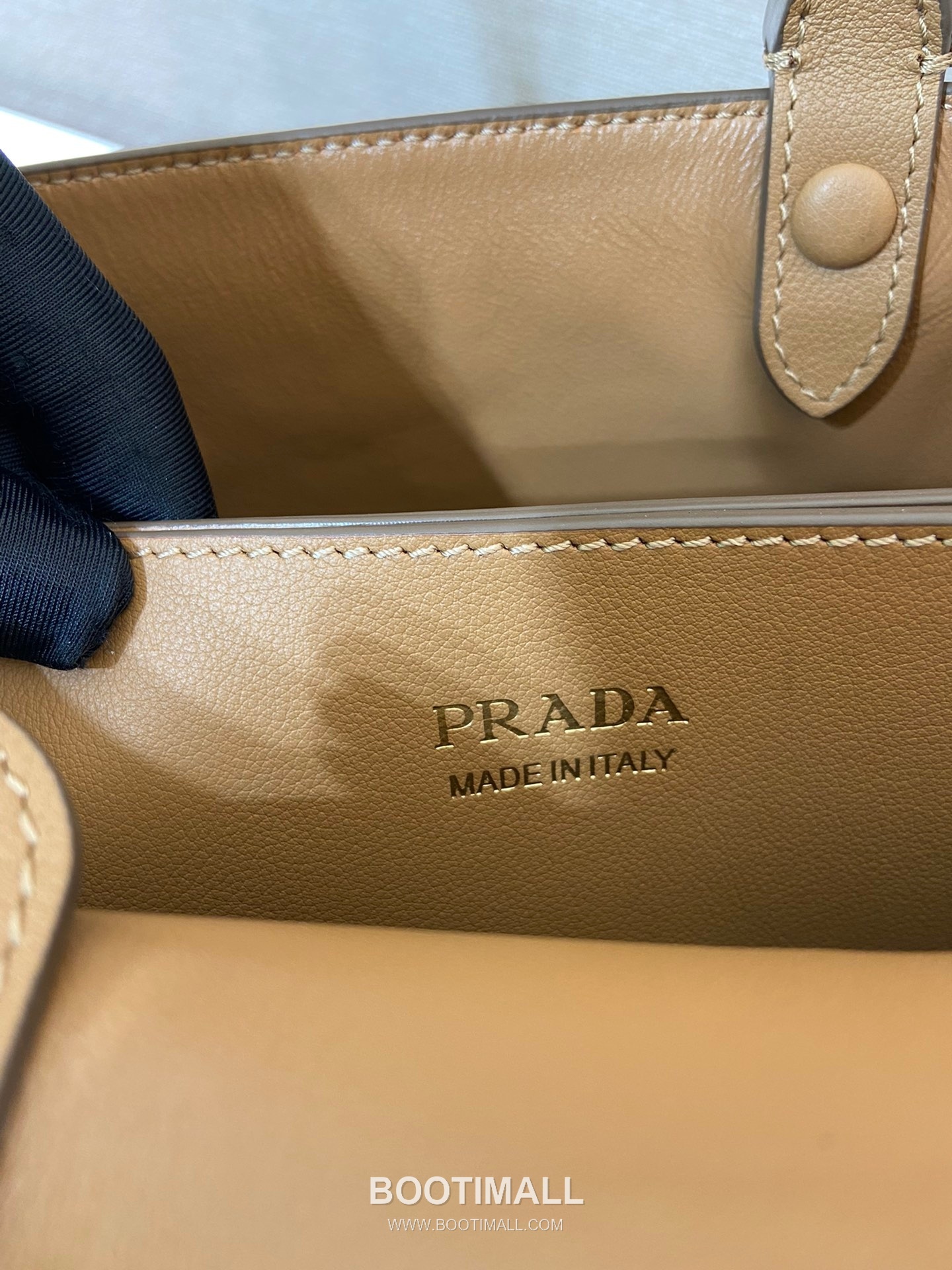 Prada Calfskin Leather Tote Bag with Triple Compartment and Adjustable Strap 프라다 카프스킨 가죽 트리플 컴파트먼트 스트랩 토트백 1BA418 28cm 9