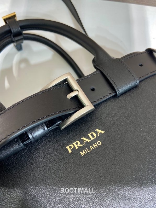 Prada Calfskin Leather Tote Bag with Drawstring Detail and Adjustable Strap 프라다 카프스킨 가죽 드로스트링 스트랩 토트백 1BA434 32cm 7