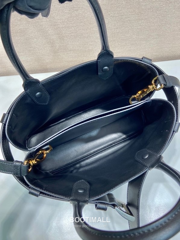 Prada Calfskin Leather Tote Bag with Drawstring Detail and Adjustable Strap 프라다 카프스킨 가죽 드로스트링 스트랩 토트백 1BA434 32cm 8